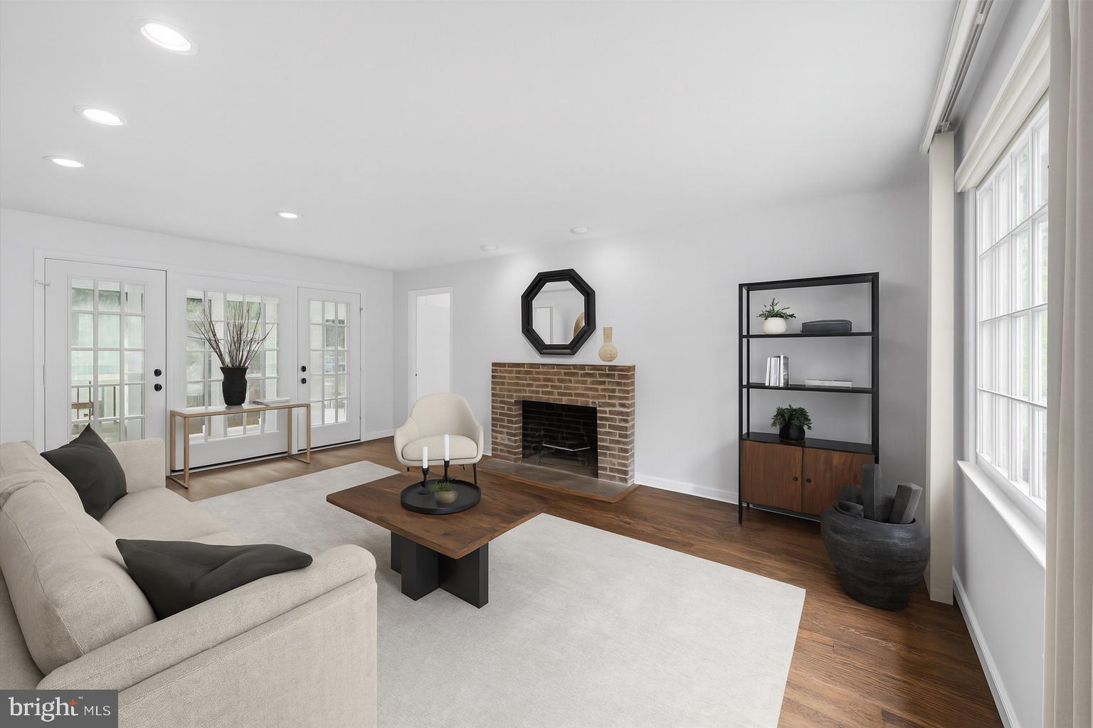 PINE KNOLLS - Residential