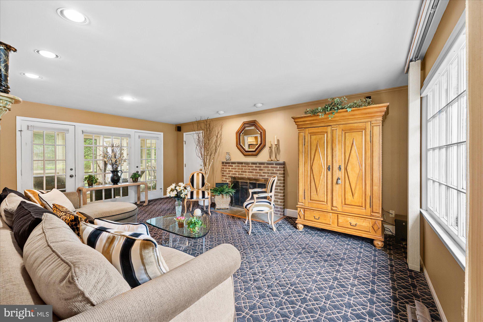 PINE KNOLLS - Residential