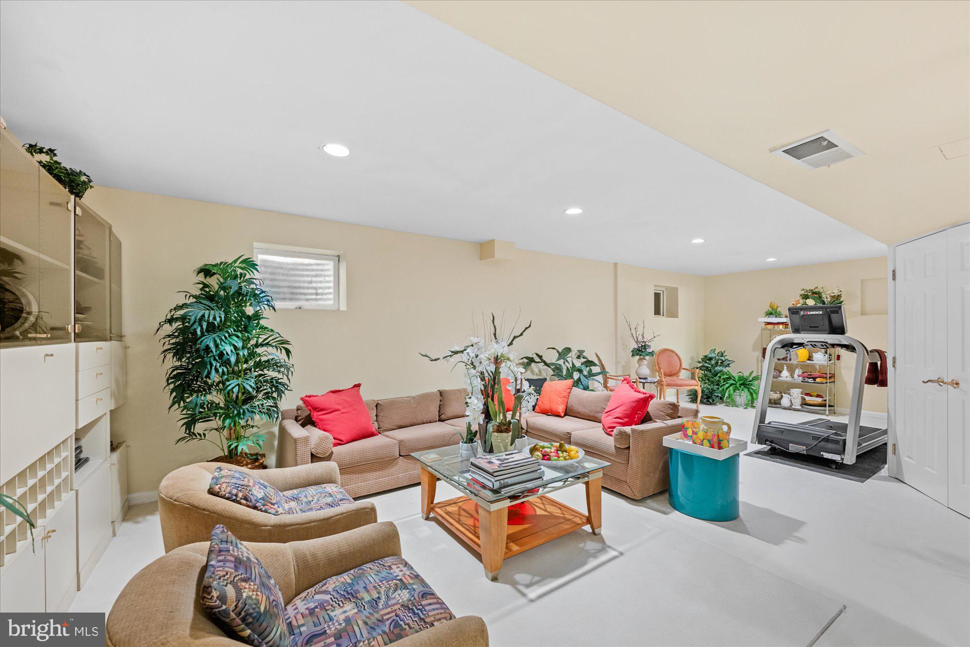 PINE KNOLLS - Residential