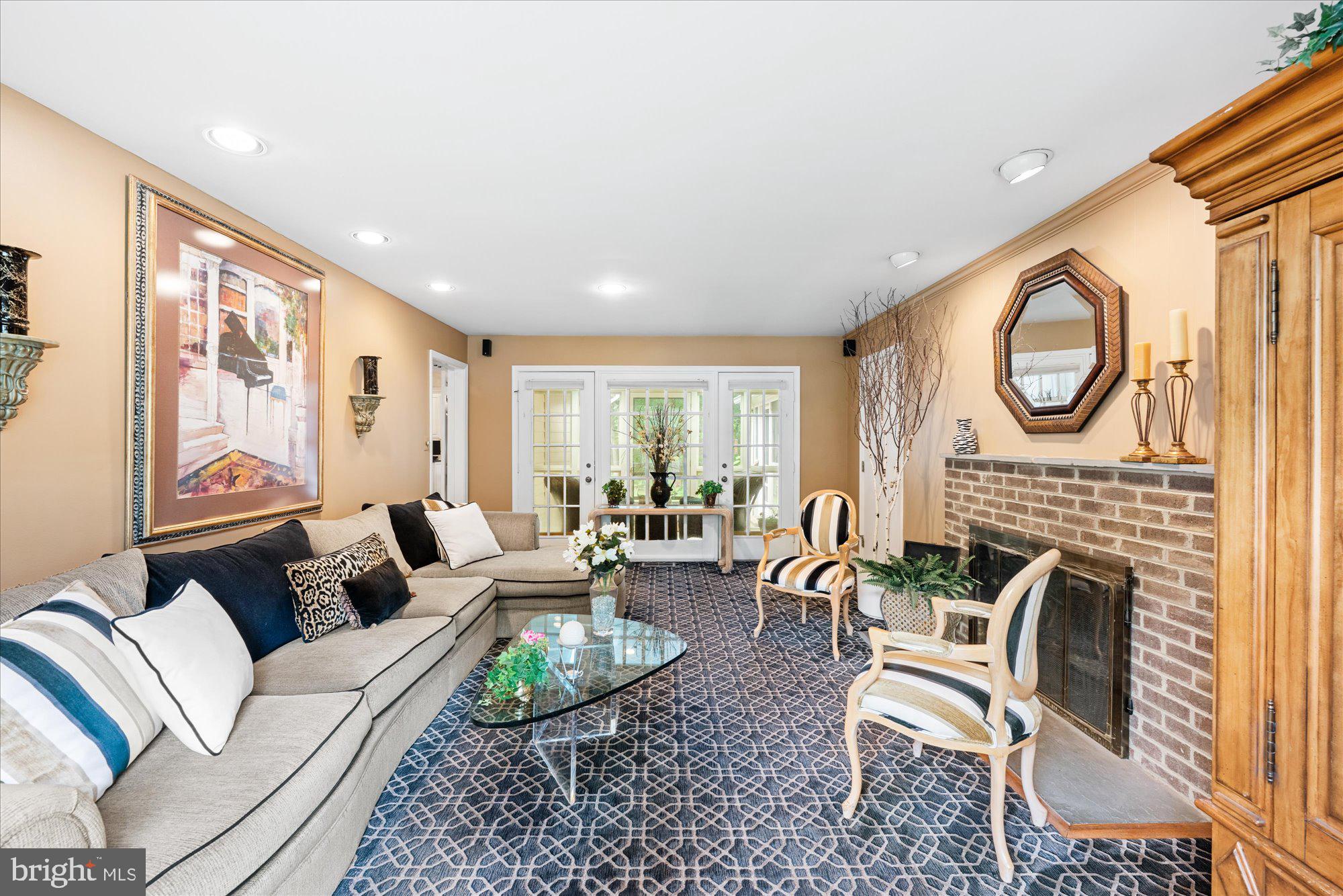 PINE KNOLLS - Residential