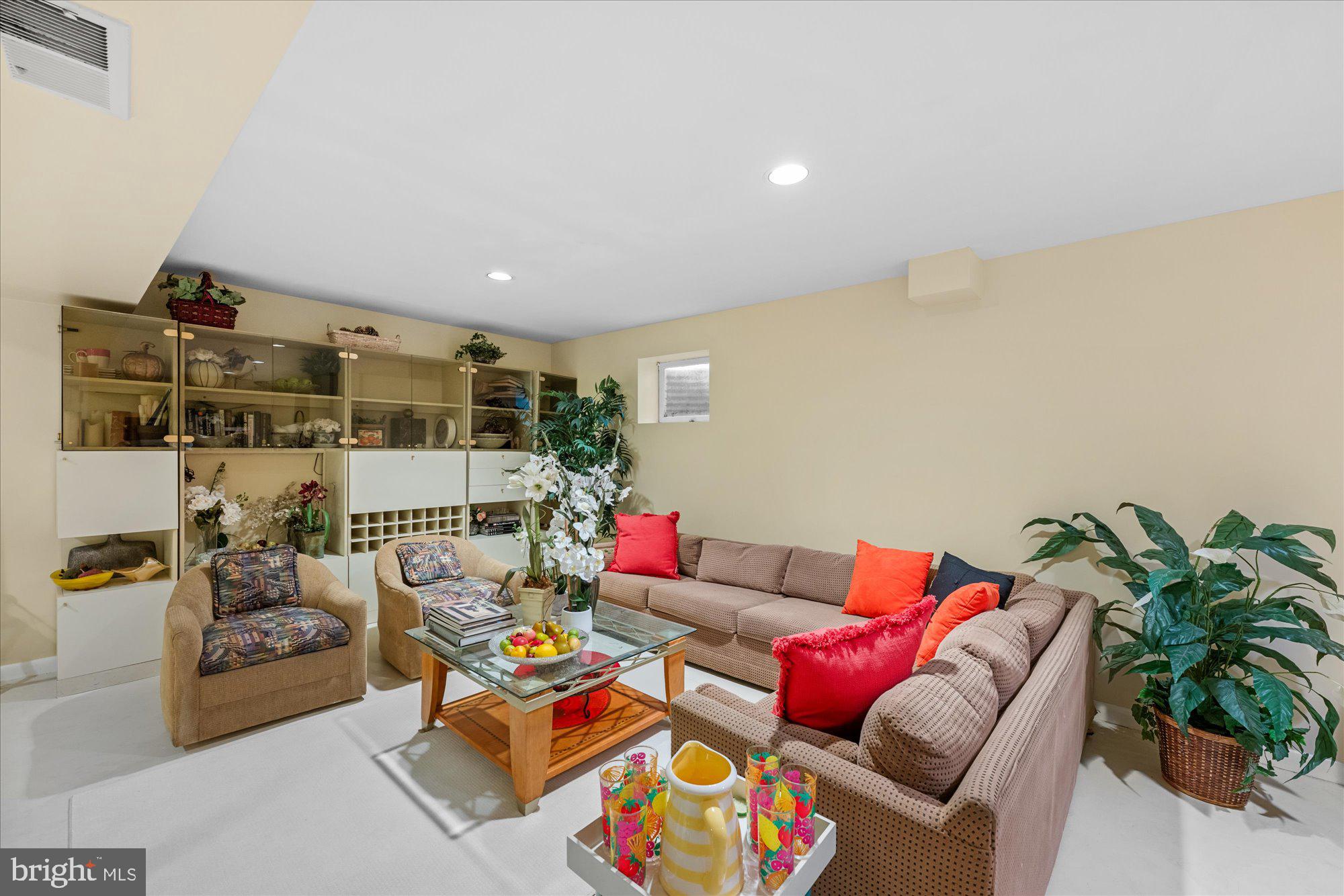 PINE KNOLLS - Residential