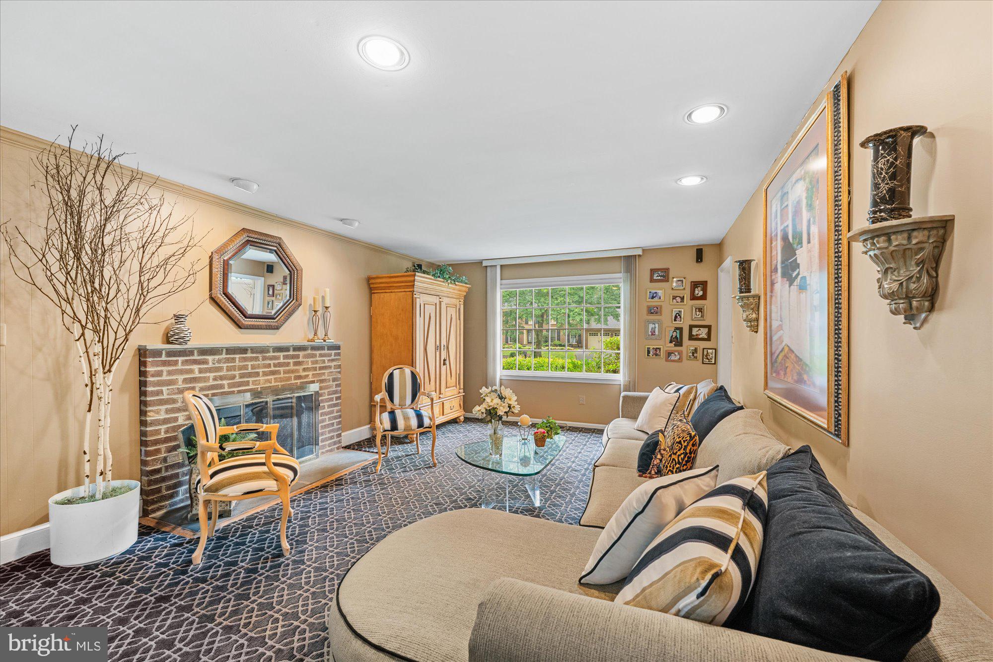 PINE KNOLLS - Residential