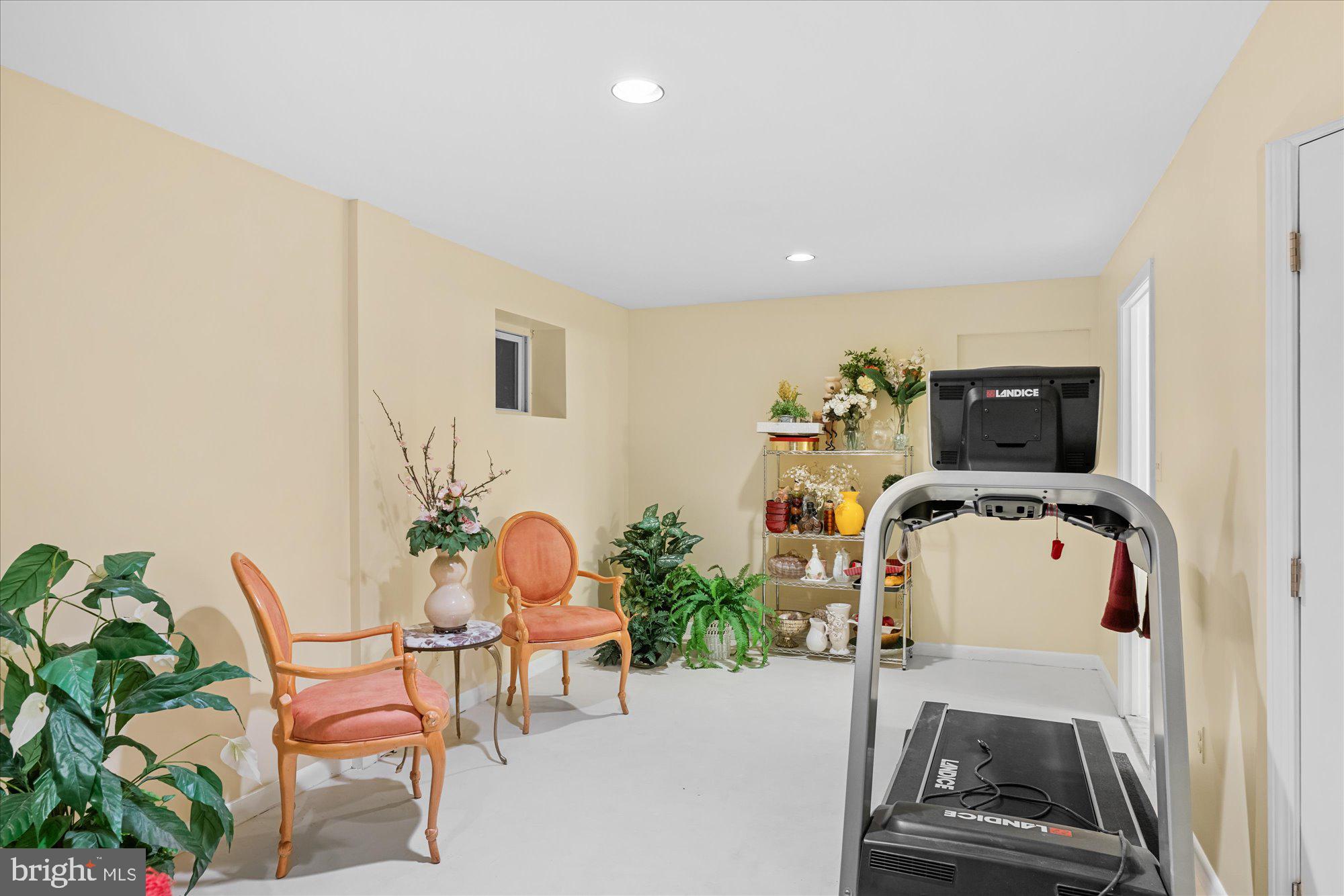 PINE KNOLLS - Residential