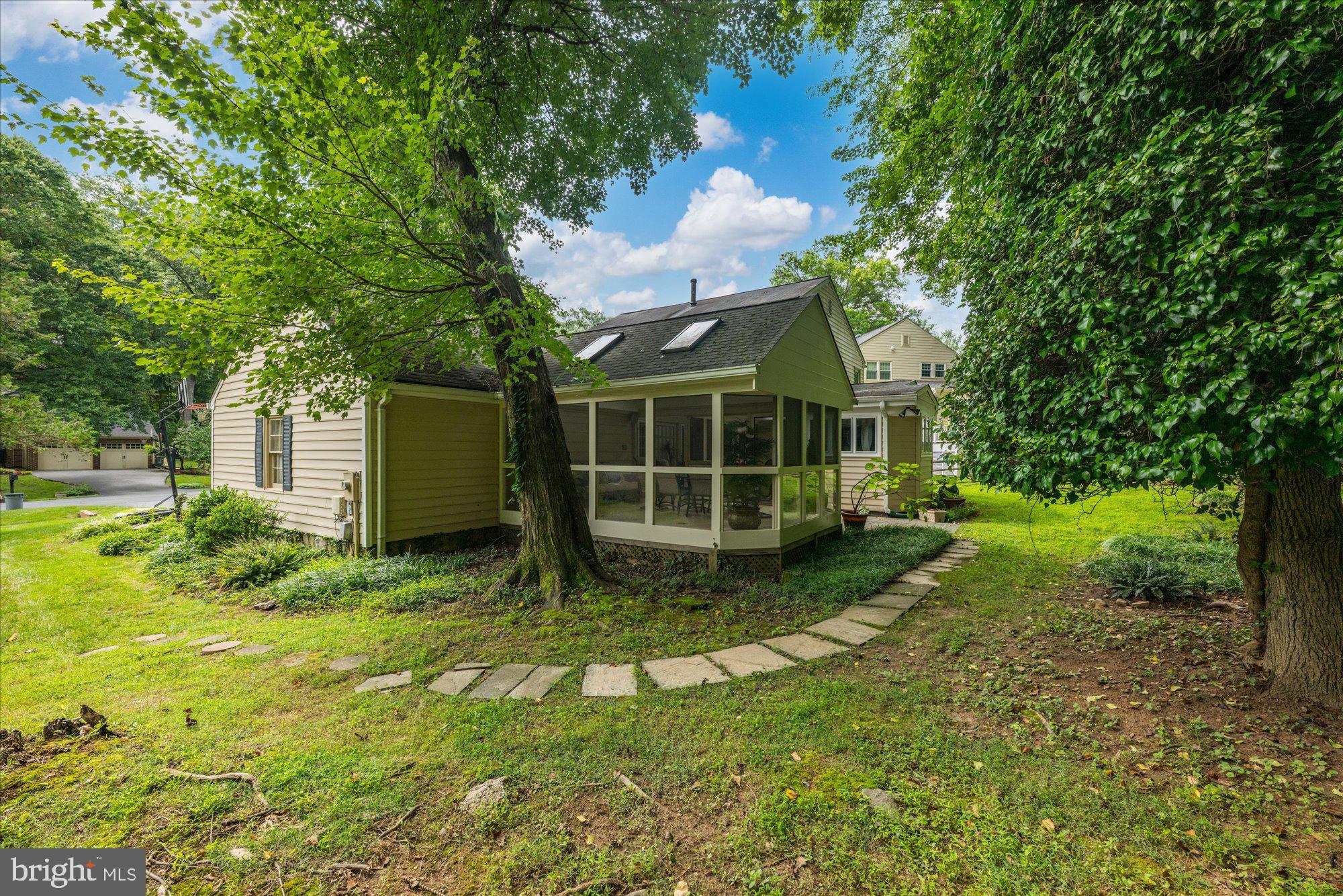 PINE KNOLLS - Residential