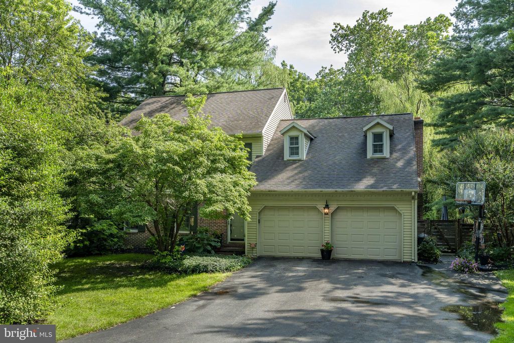 Photo of 109 Bentley Lane, LANCASTER, PA 17603 (MLS # PALA2073252)