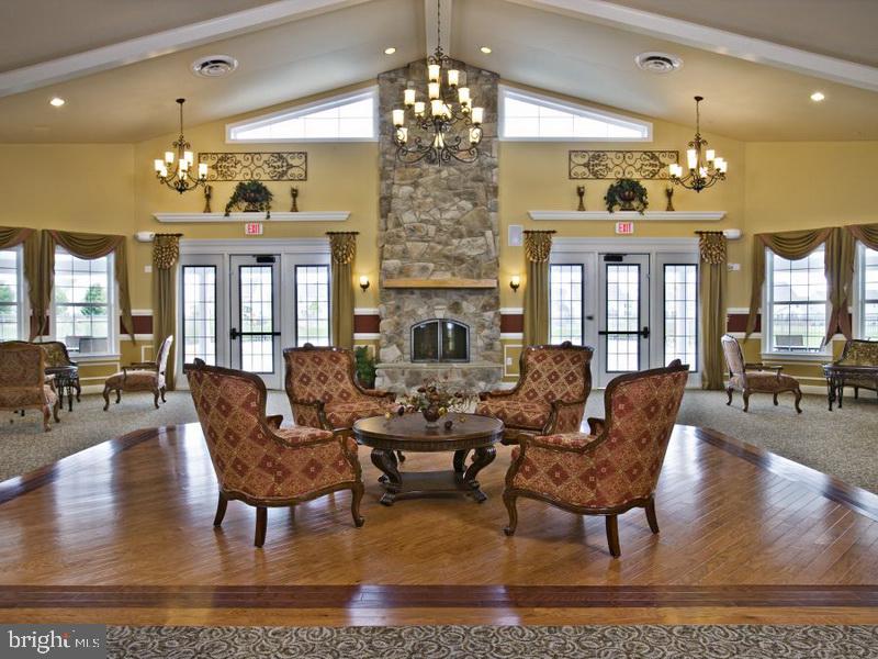 CHAMPIONS CLUB - Residential