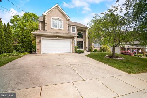137 E HOLLY HADDON TOWNSHIP NJ 08107