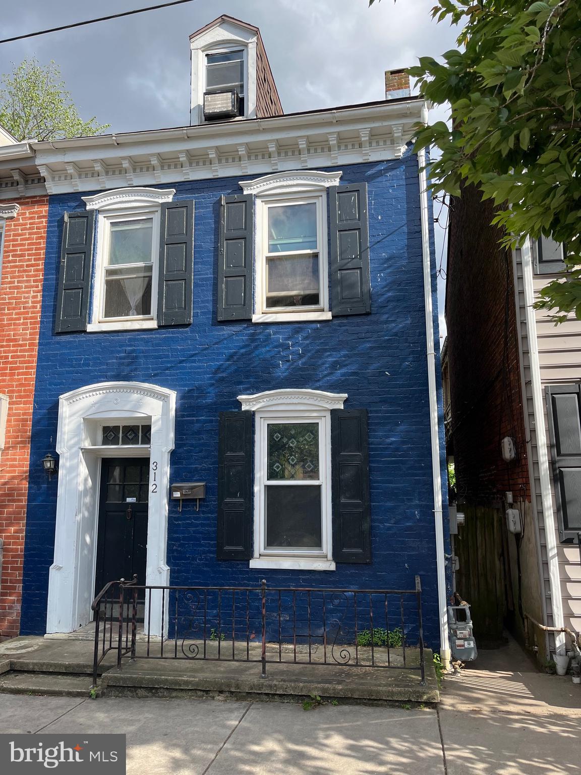 Investor Opportunity – Tenant-Occupied Through December!
Welcome to this well-maintained and income-producing property, currently leased at $1,500/month through December. This is an ideal opportunity for investors seeking immediate cash flow from a tenant. Property was fully renovated within the last 10 years.
Whether you’re expanding your portfolio or starting fresh in real estate investing, this property offers a turn-key solution with rental income already secured. Showings require 24 hour heads up