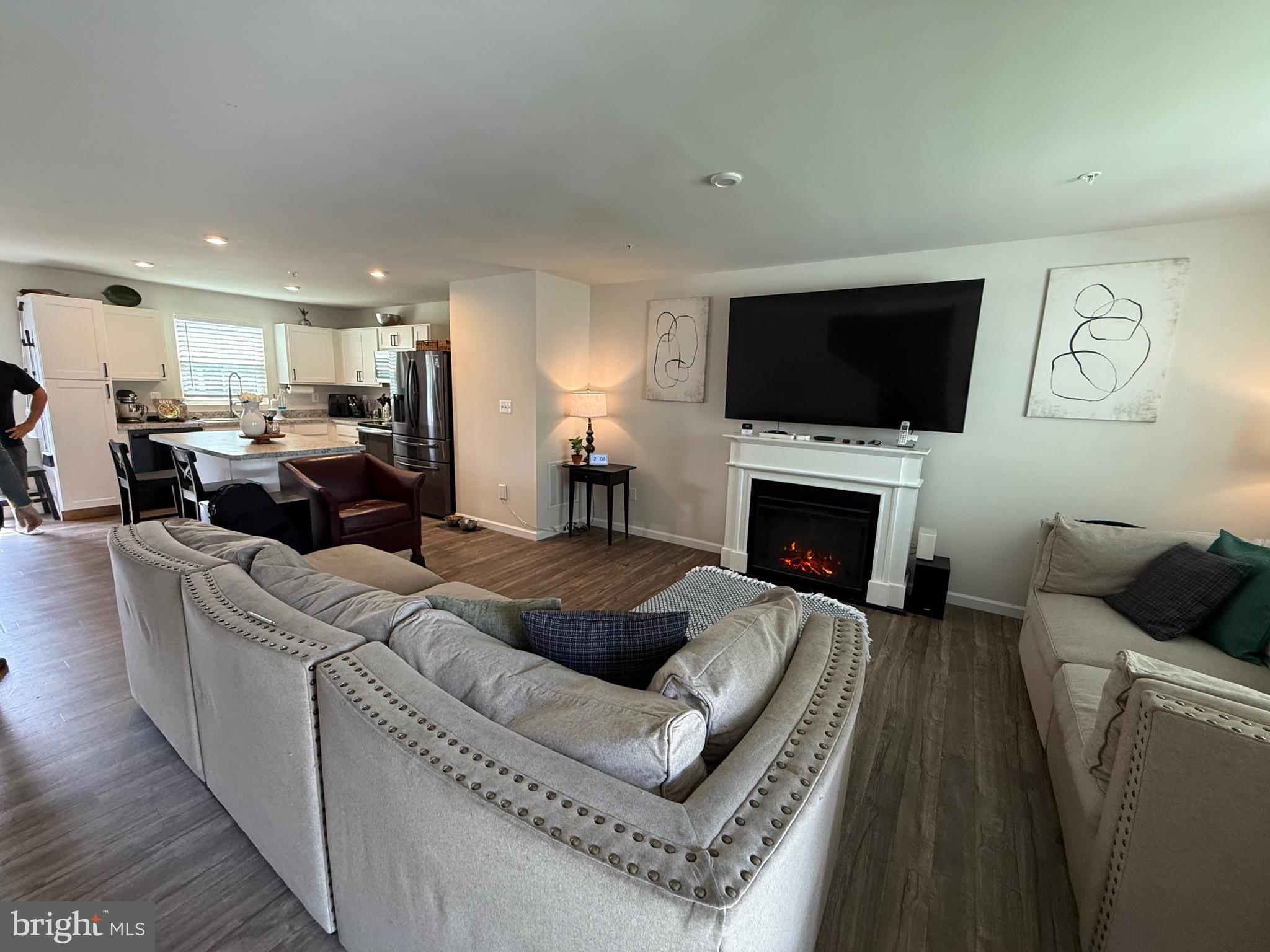 108 SHININGFIELD COURT