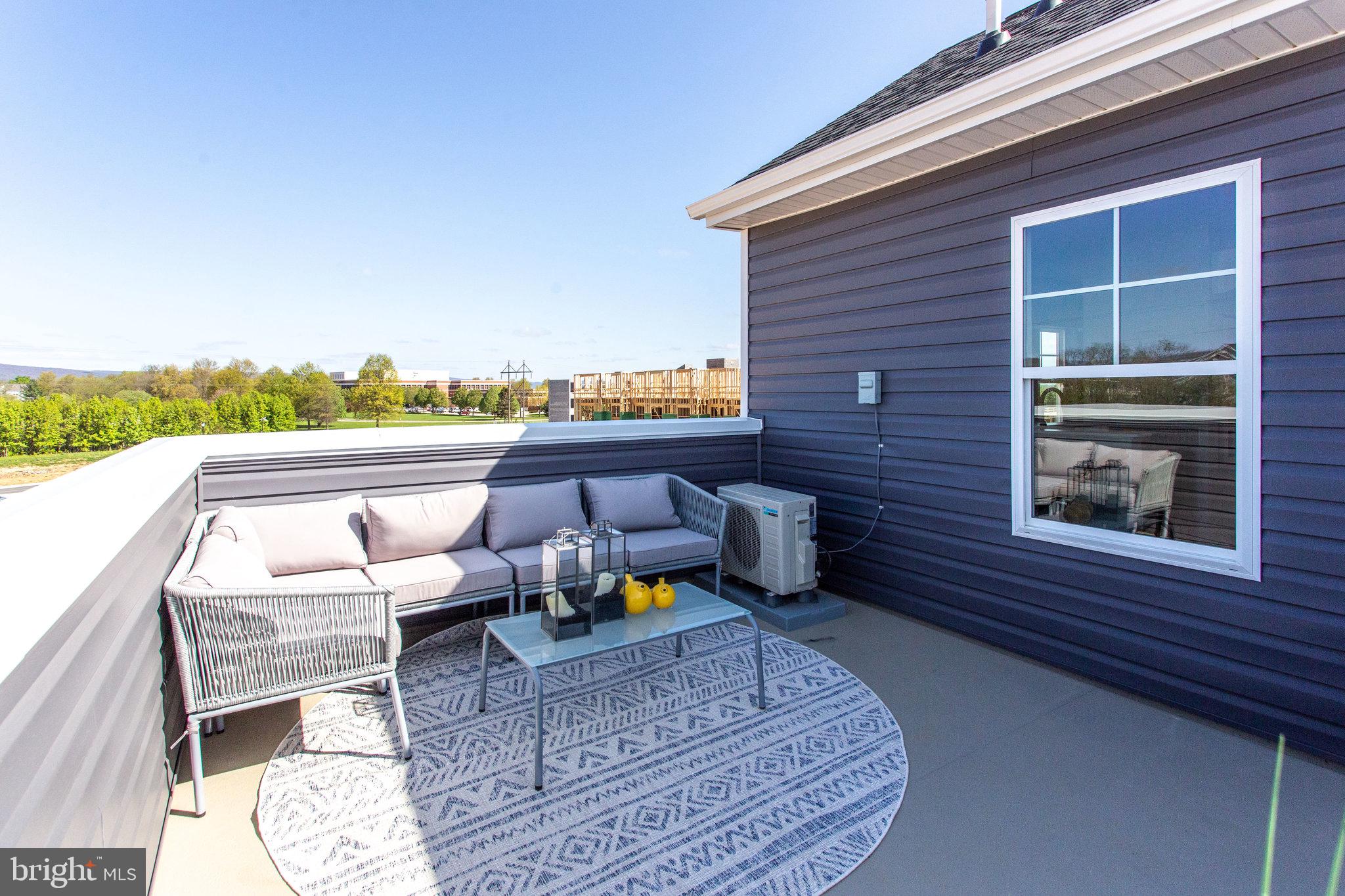 TOWNS AT MARKET COMMONS - Residential