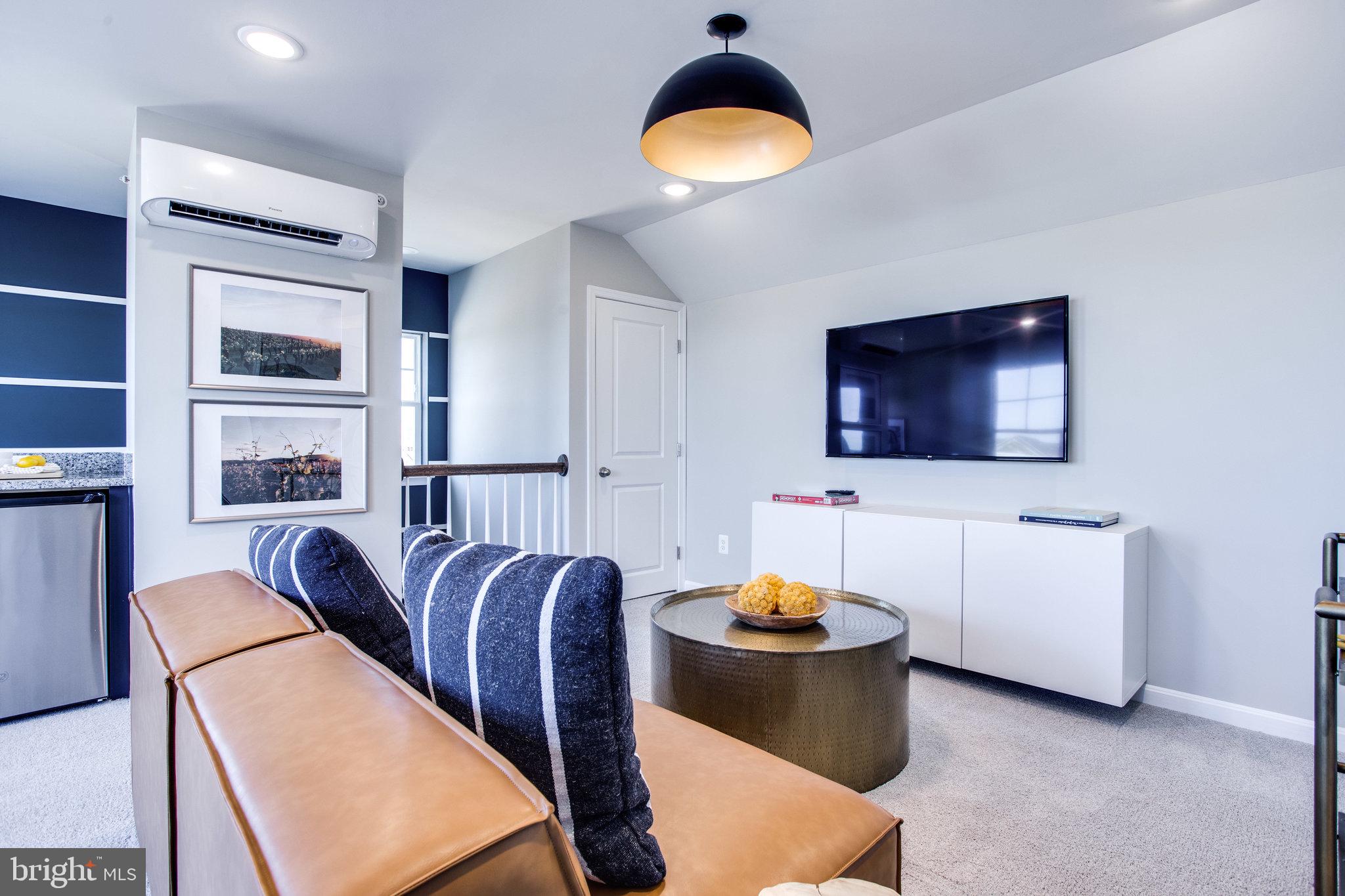 TOWNS AT MARKET COMMONS - Residential