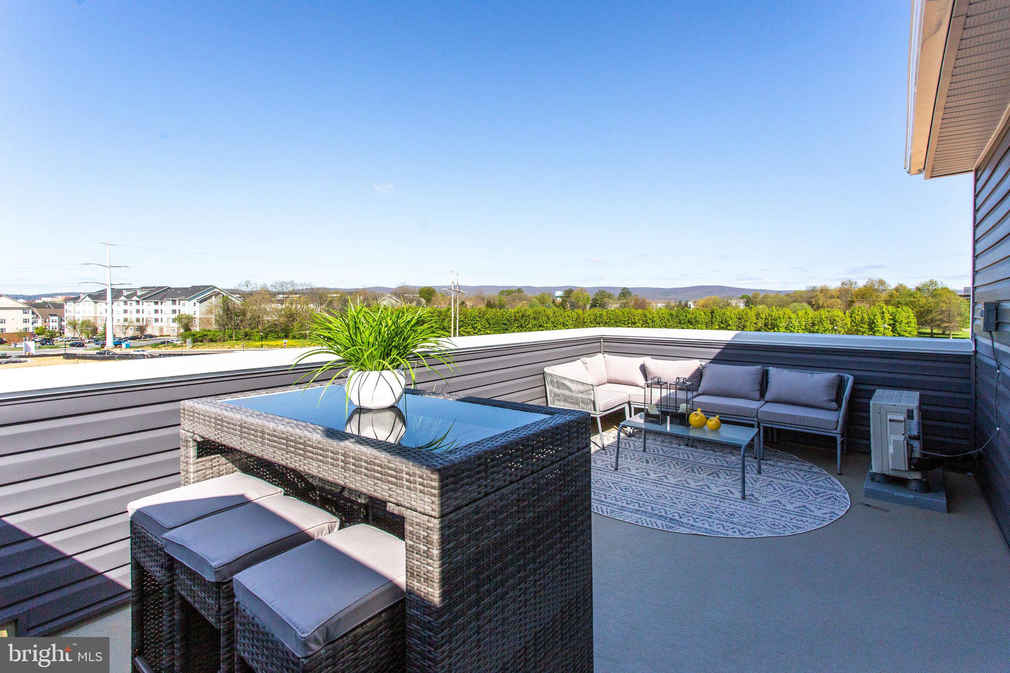 TOWNS AT MARKET COMMONS - Residential