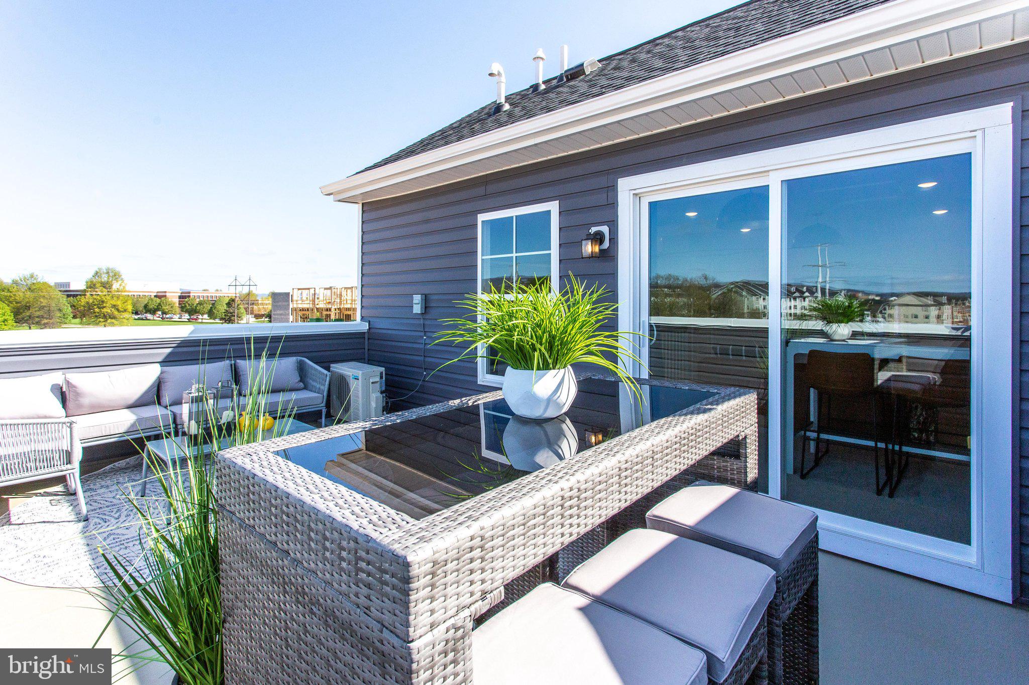 TOWNS AT MARKET COMMONS - Residential