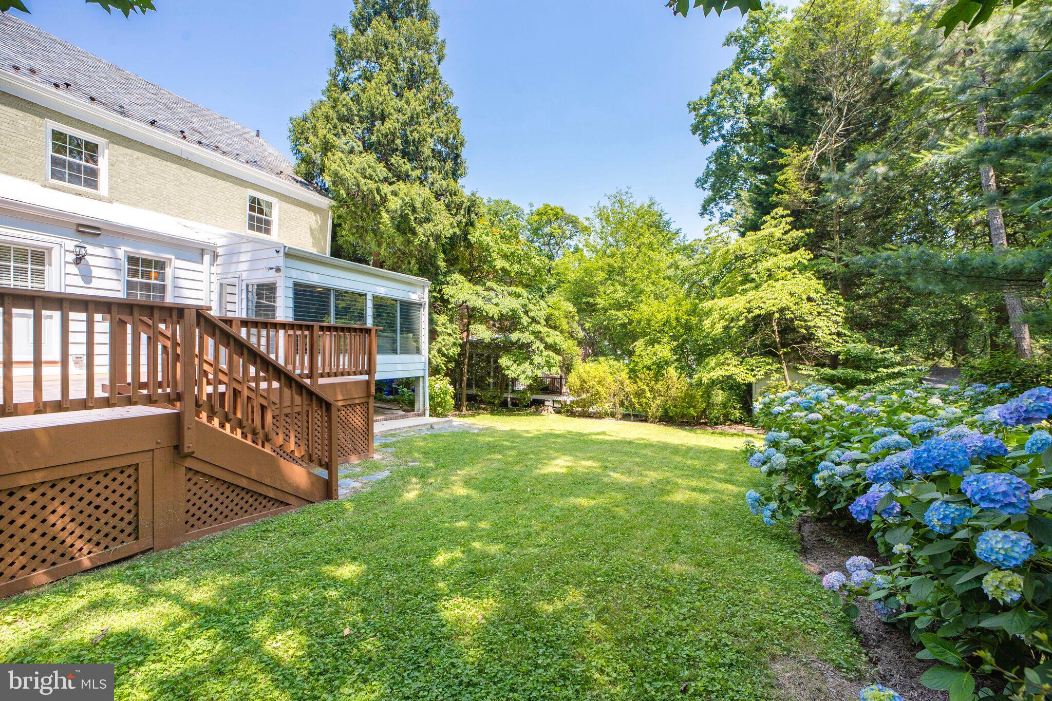 1512 LIVE OAK DRIVE