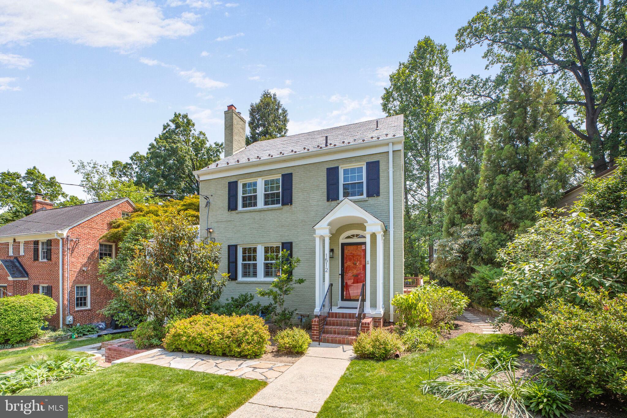 1512 LIVE OAK DRIVE