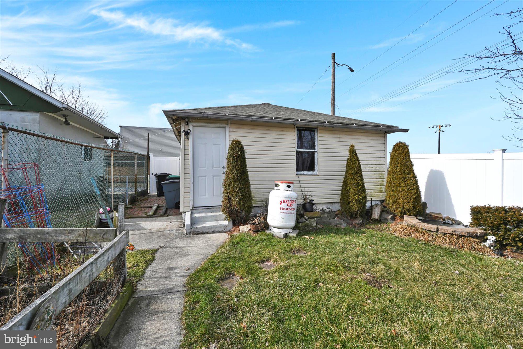 FRACKVILLE - Residential