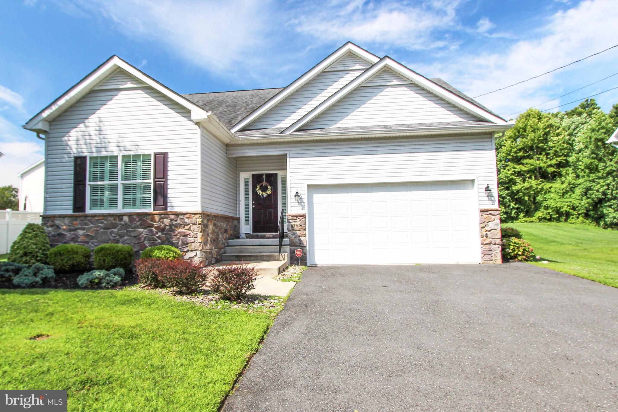 10 ELM AVENUE