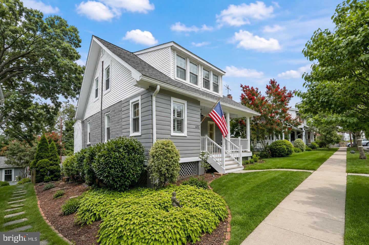 605 JOHNSTON PLACE