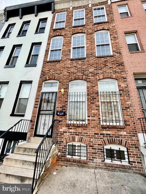 Welcome to this fully renovated four-story home featuring 4 bedrooms, 3.5 bathrooms, and an office that can also serve as a bedroom. If you’re looking for charm close to the city, this is it. The primary bedroom boasts a spacious walk-in closet and a stunning view of the Baltimore skyline. Enjoy evenings and gatherings with family and friends on the top-floor deck. The completely fenced backyard offers additional privacy and outdoor space. The finished basement includes an office, full bathroom, and family room. Located in the heart of Hollins, you’re close to restaurants, cafés, shops, and all the amenities downtown Baltimore has to offer—just 8 minutes from the University of Maryland and M&T Bank Stadium. Seller will pay 100% closing cost!!