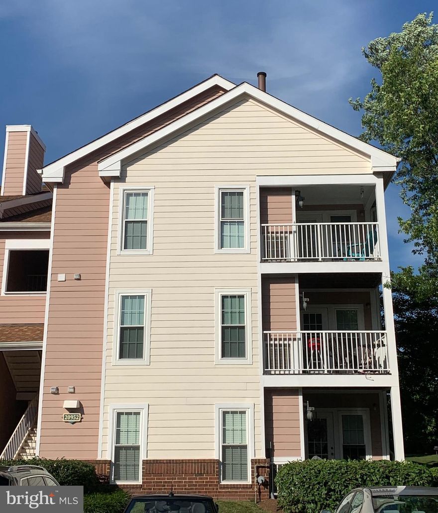 Rare 3rd floor condo in the saught after Westmaren Condominium in Ashburn Farm.  This stunning, updated, 2 bedroom, 2 bath is a Must See!  Hurry, it won't last long!