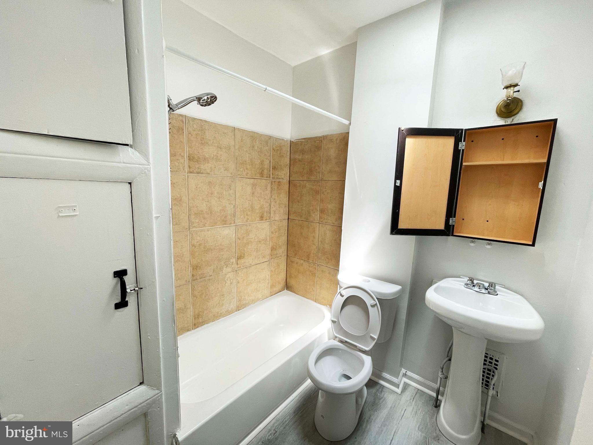 DARLEY PARK - Residential Lease