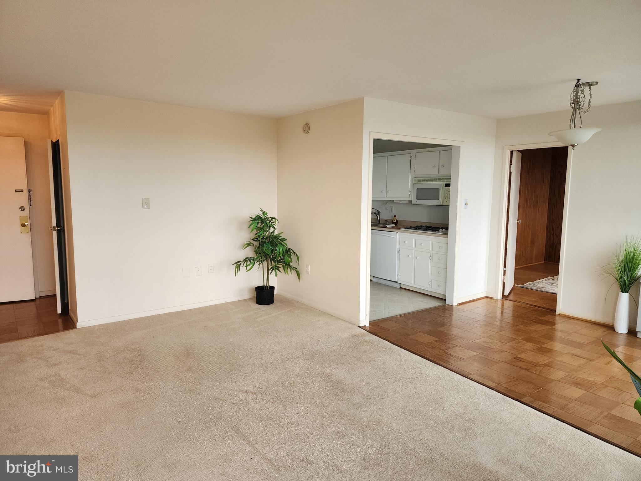 10401 GROSVENOR PLACE 713