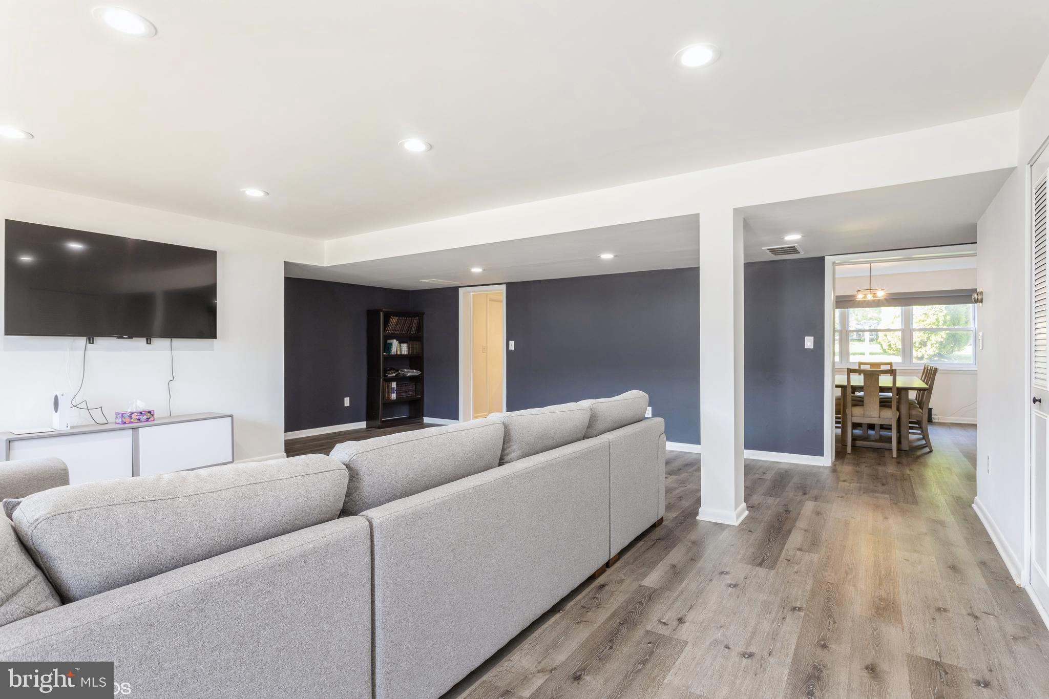 REGENCY CONDOS - Residential