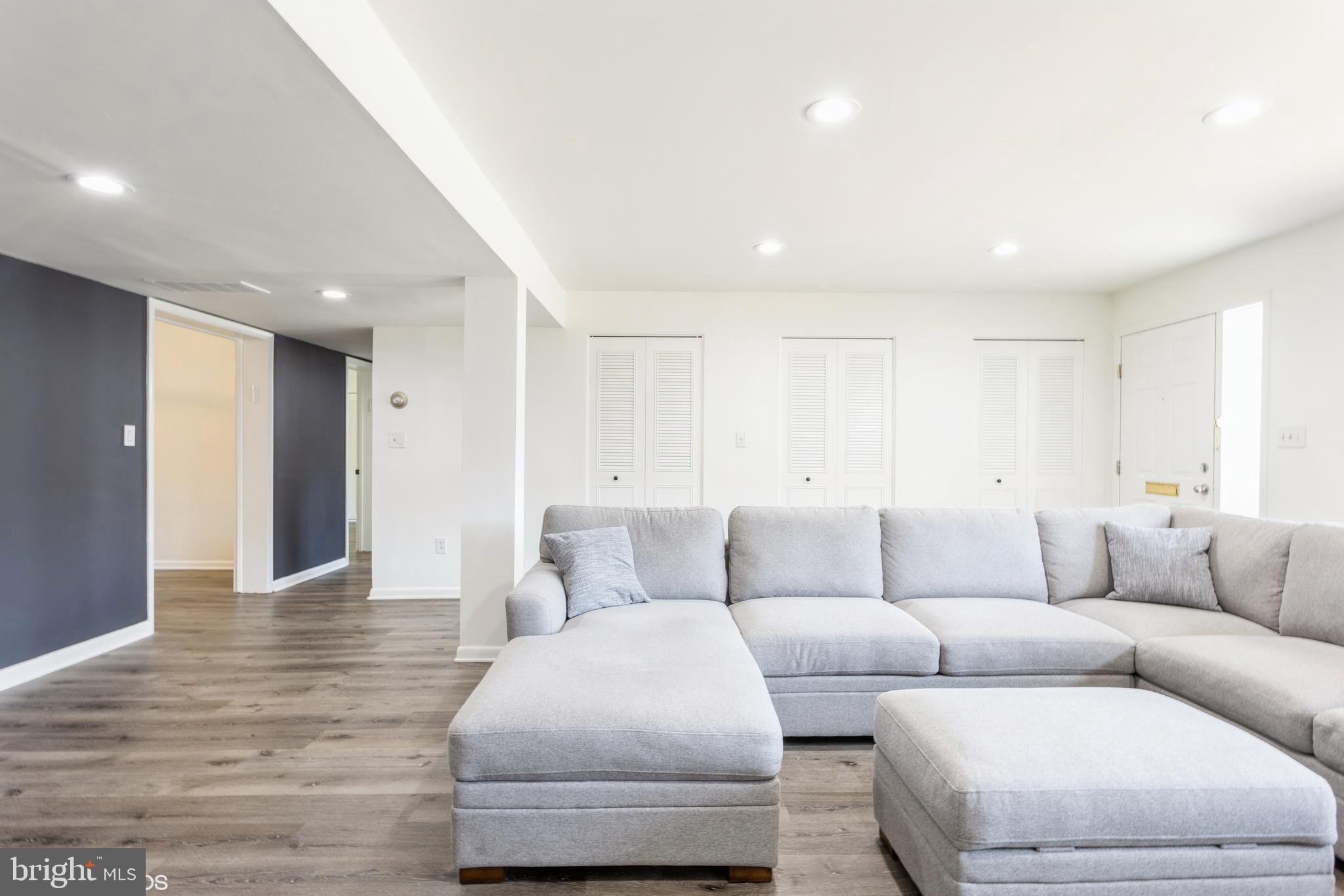 REGENCY CONDOS - Residential