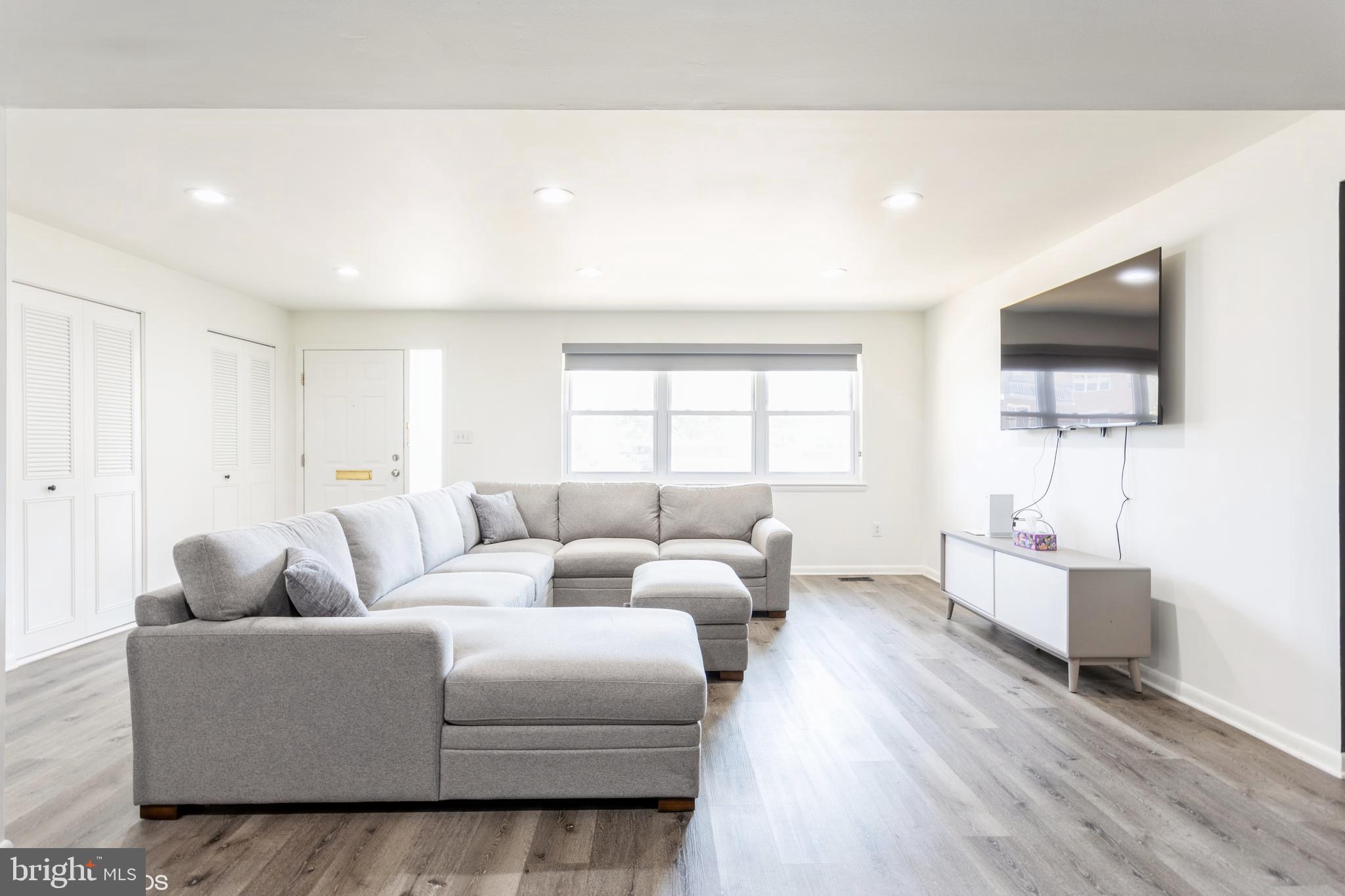 REGENCY CONDOS - Residential