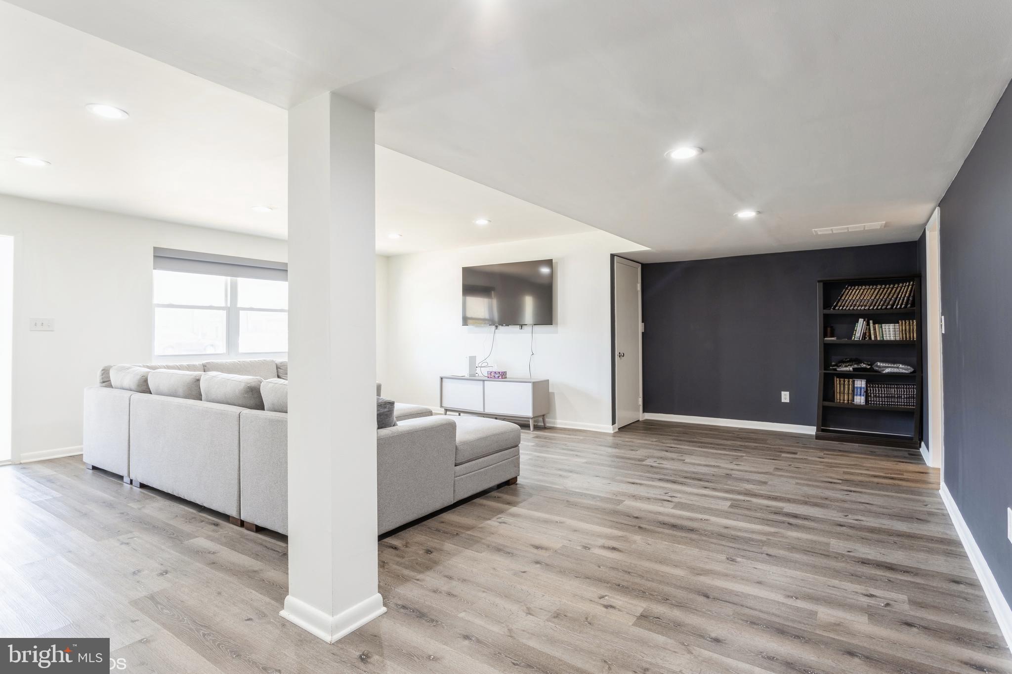 REGENCY CONDOS - Residential