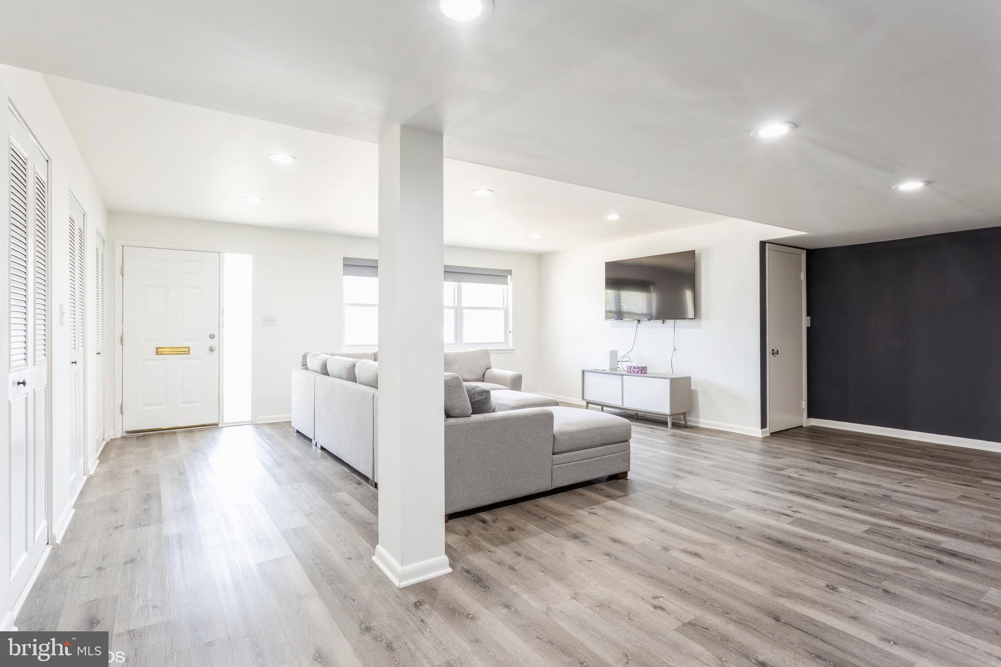 REGENCY CONDOS - Residential