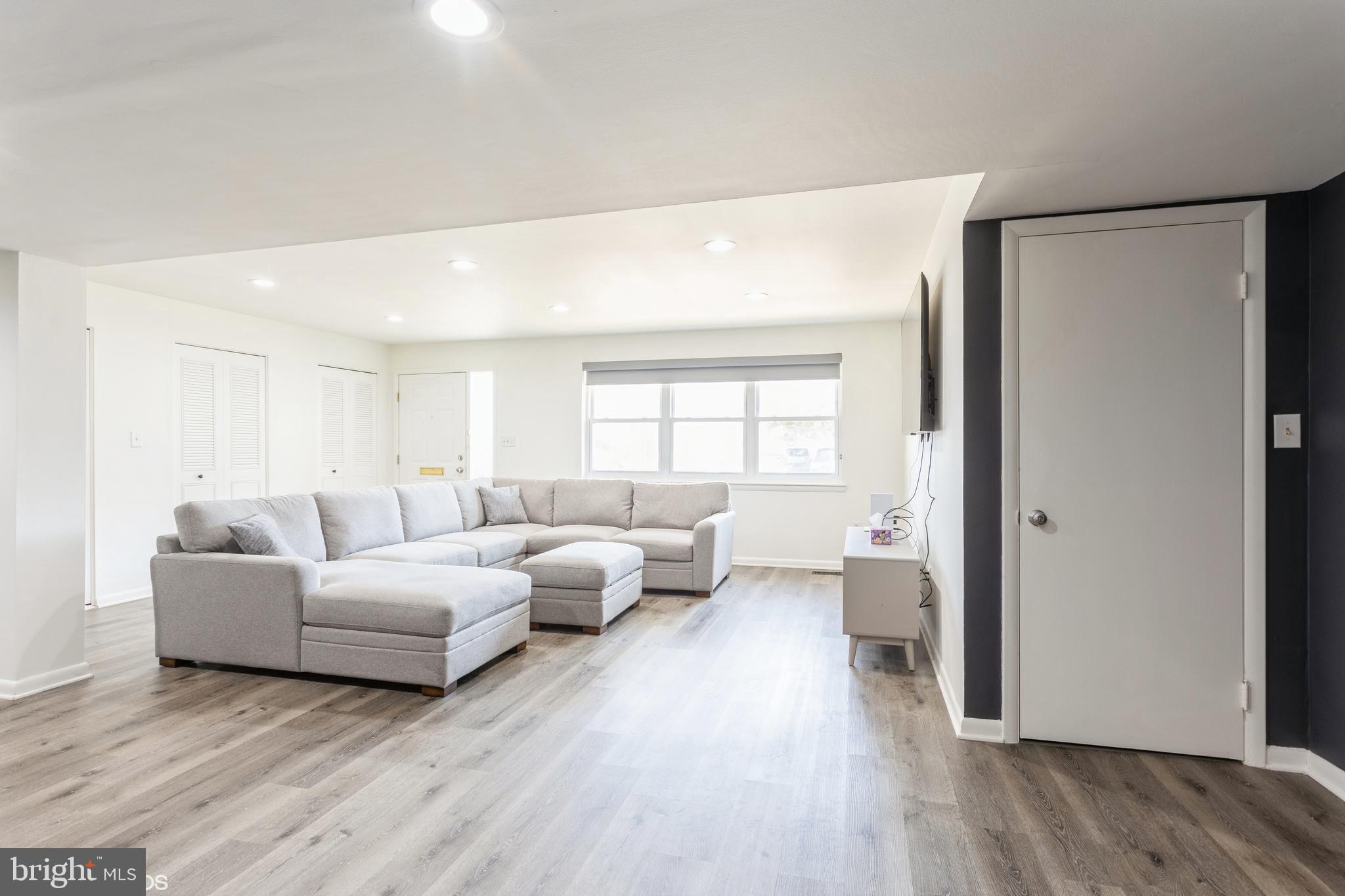 REGENCY CONDOS - Residential