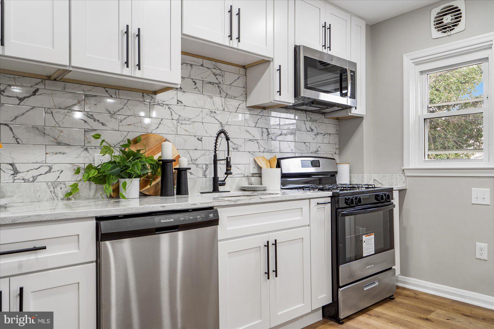 GLEN OAKS - Residential