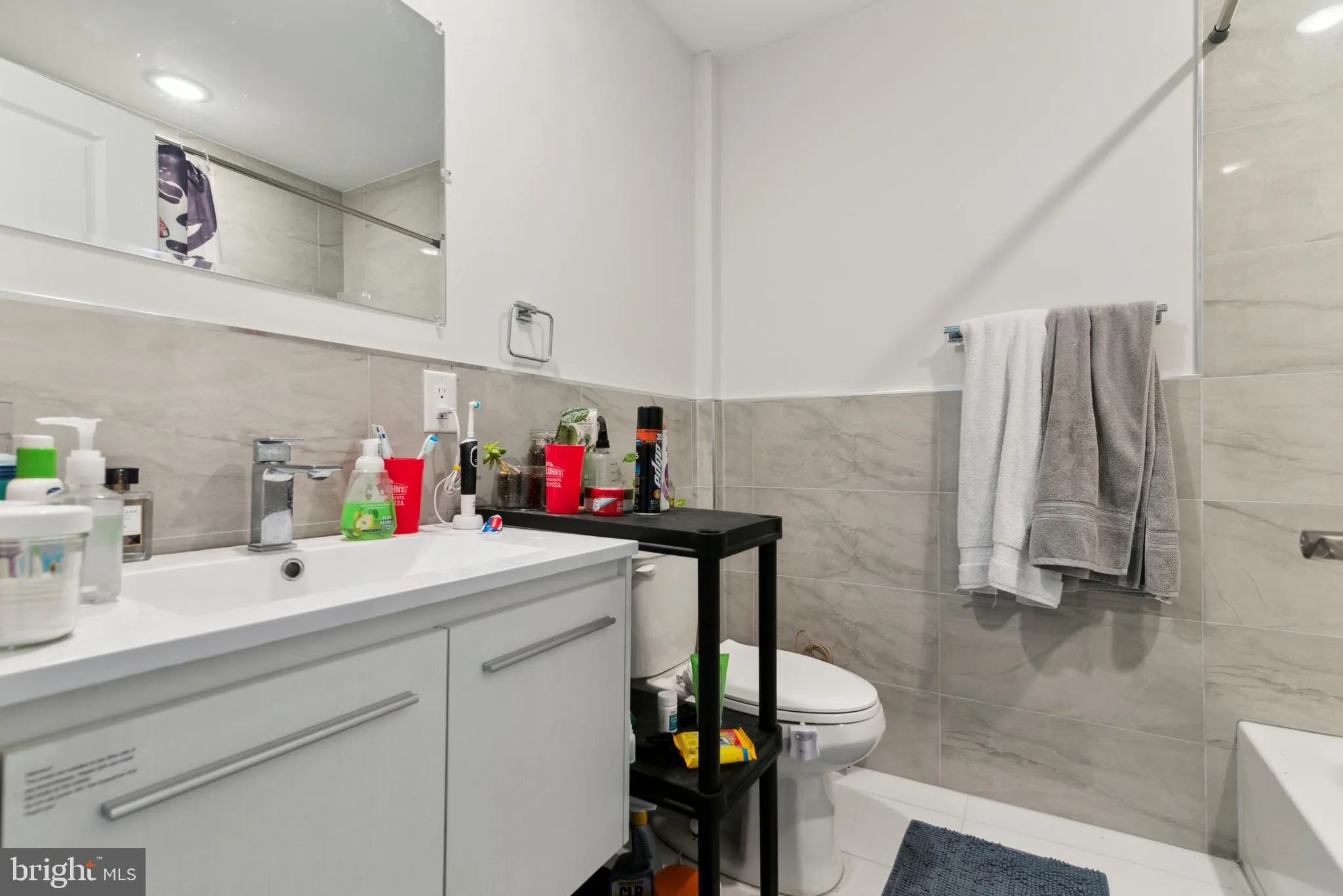 Philadelphia, Pennsylvania 19104, United States, 4 Bedrooms Bedrooms, ,4 BathroomsBathrooms,Residential,Active,94581