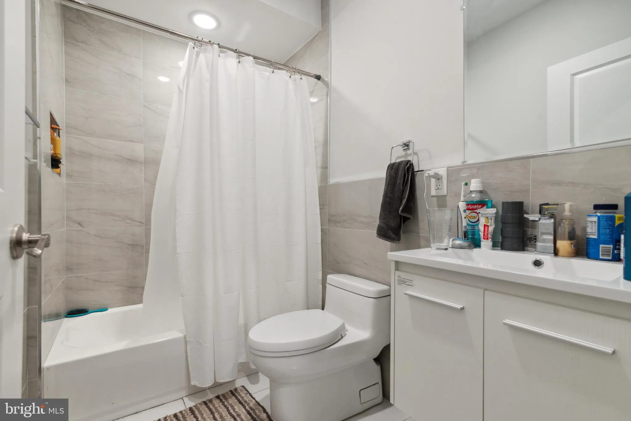 Philadelphia, Pennsylvania 19104, United States, 4 Bedrooms Bedrooms, ,4 BathroomsBathrooms,Residential,Active,94581