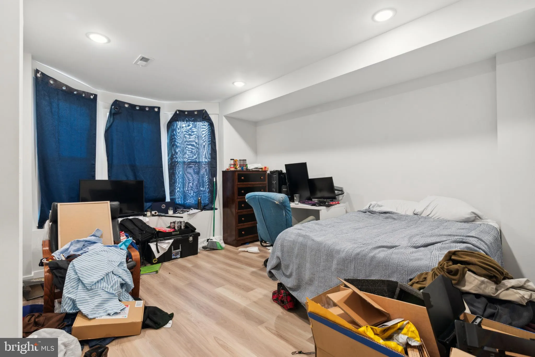 Philadelphia, Pennsylvania 19104, United States, 4 Bedrooms Bedrooms, ,4 BathroomsBathrooms,Residential,Active,94581