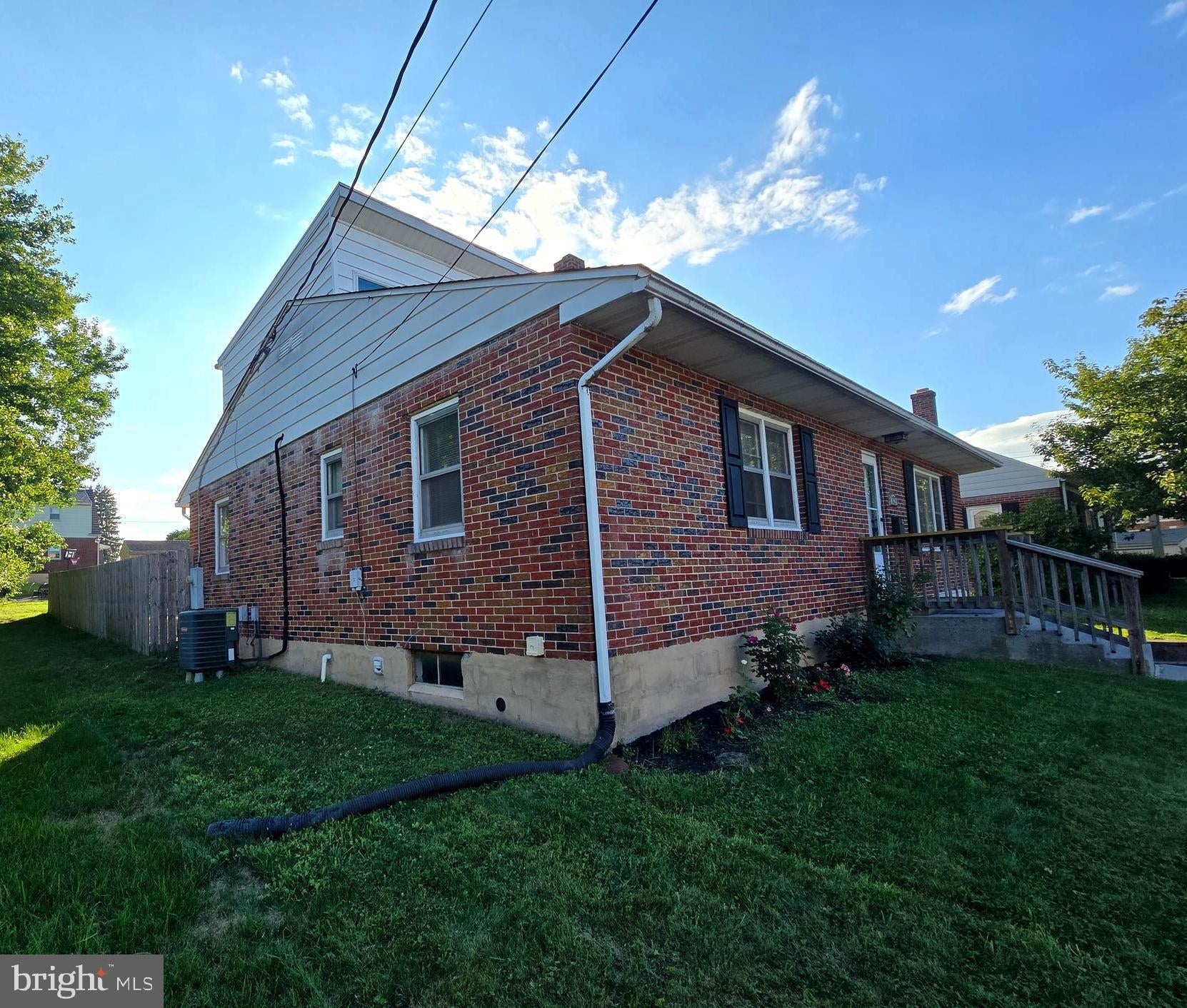 703 S 2ND AVENUE