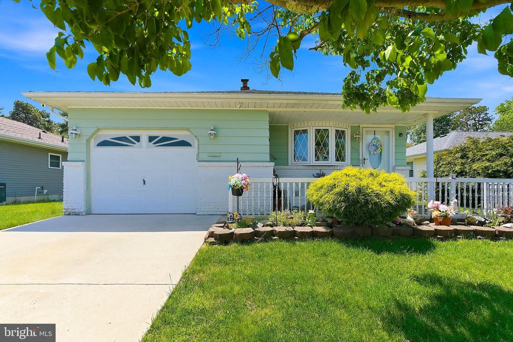 Photo of 434 Jamaica Boulevard, TOMS RIVER, NJ 08757 (MLS # NJOC2042272)