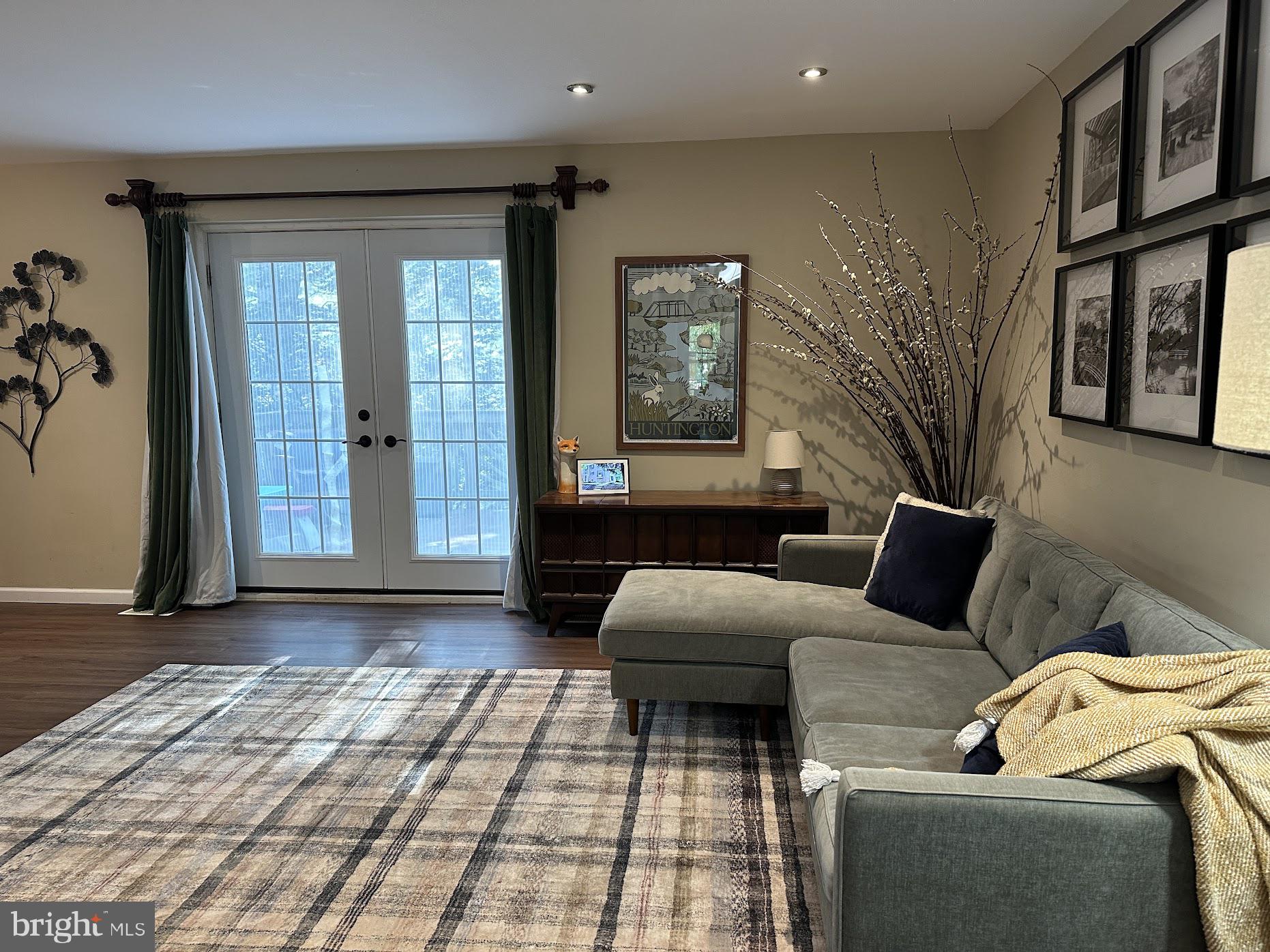 KINGS CONTRIVANCE - Residential