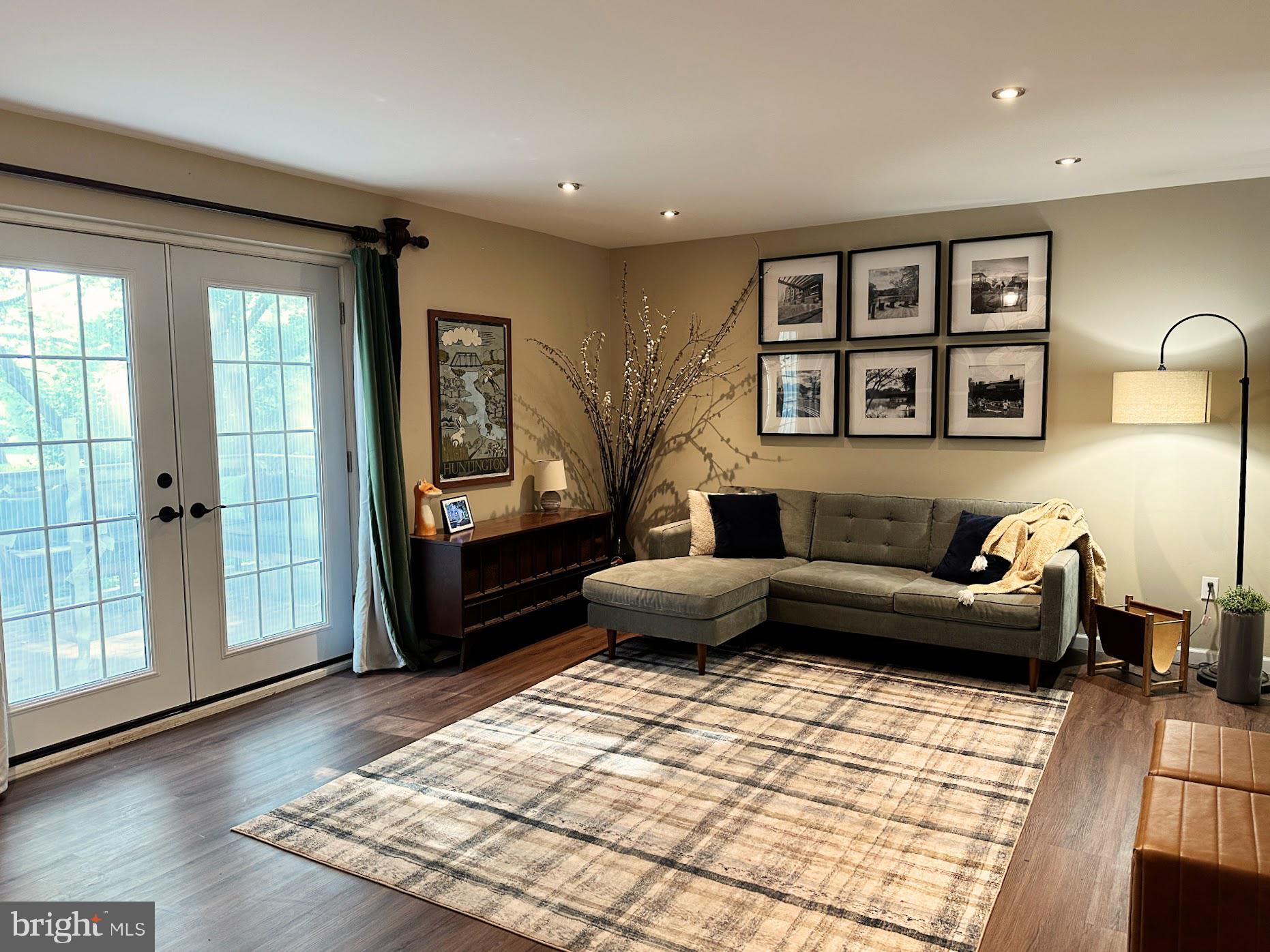 KINGS CONTRIVANCE - Residential