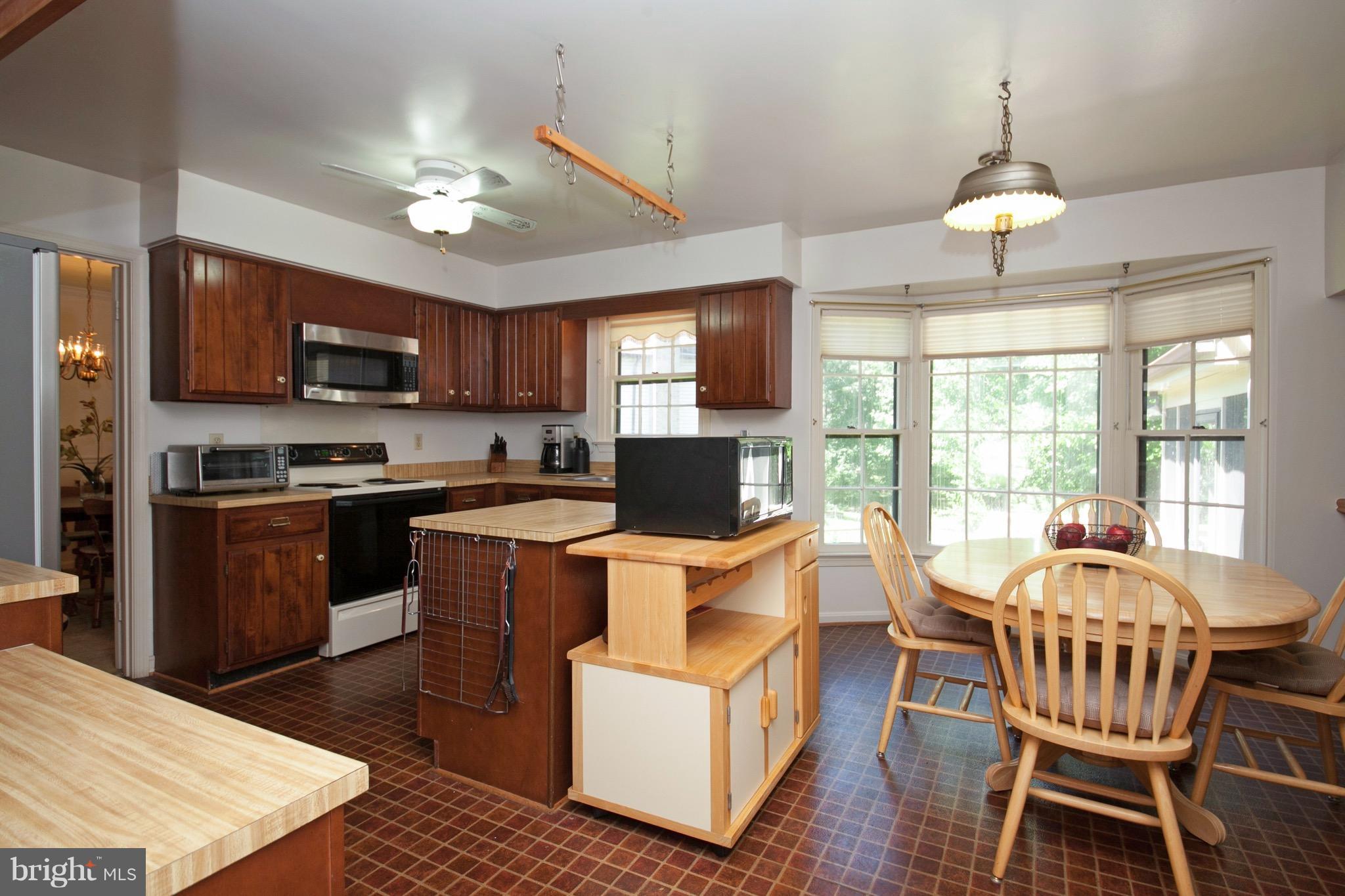 FOX MILL ESTATES - Residential