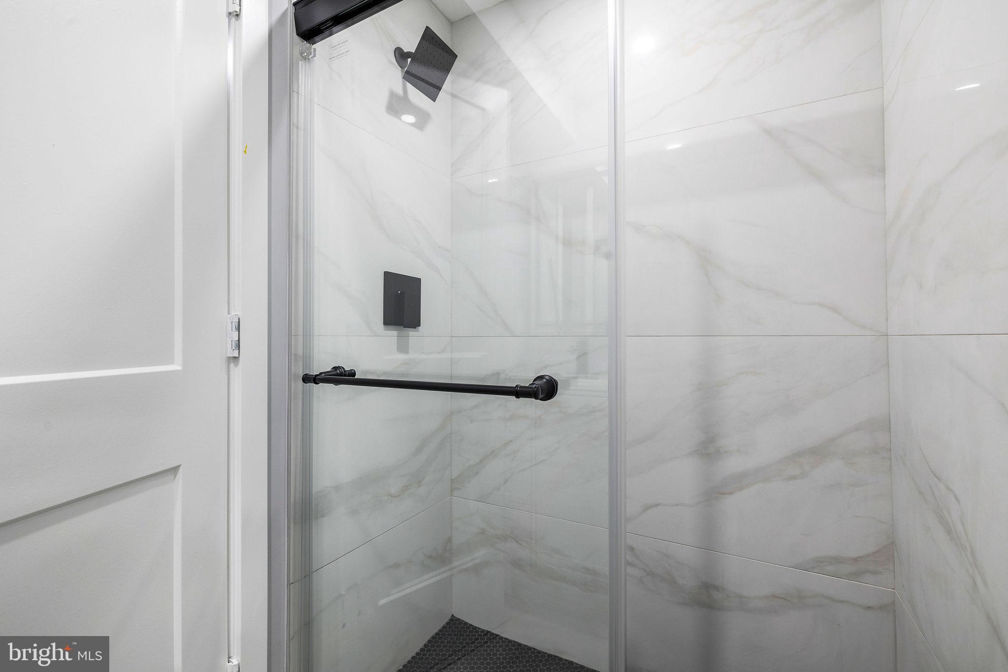 FOREST GLEN KNOLLS - Residential