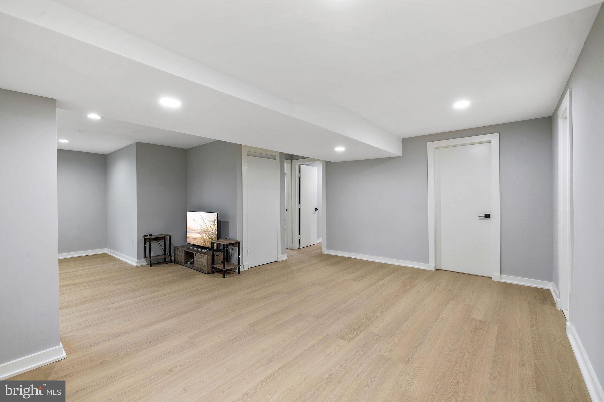 FOREST GLEN KNOLLS - Residential