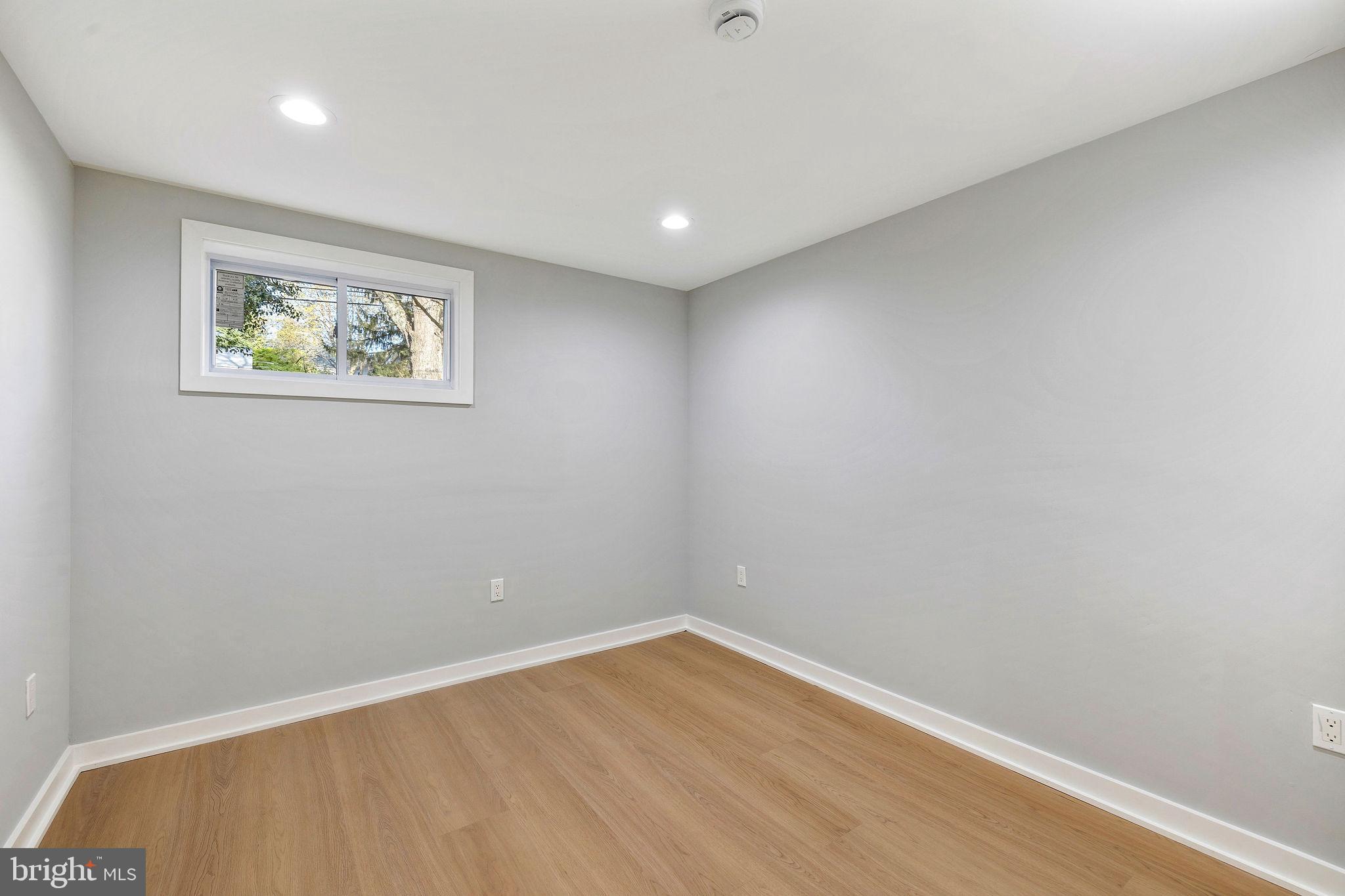 FOREST GLEN KNOLLS - Residential