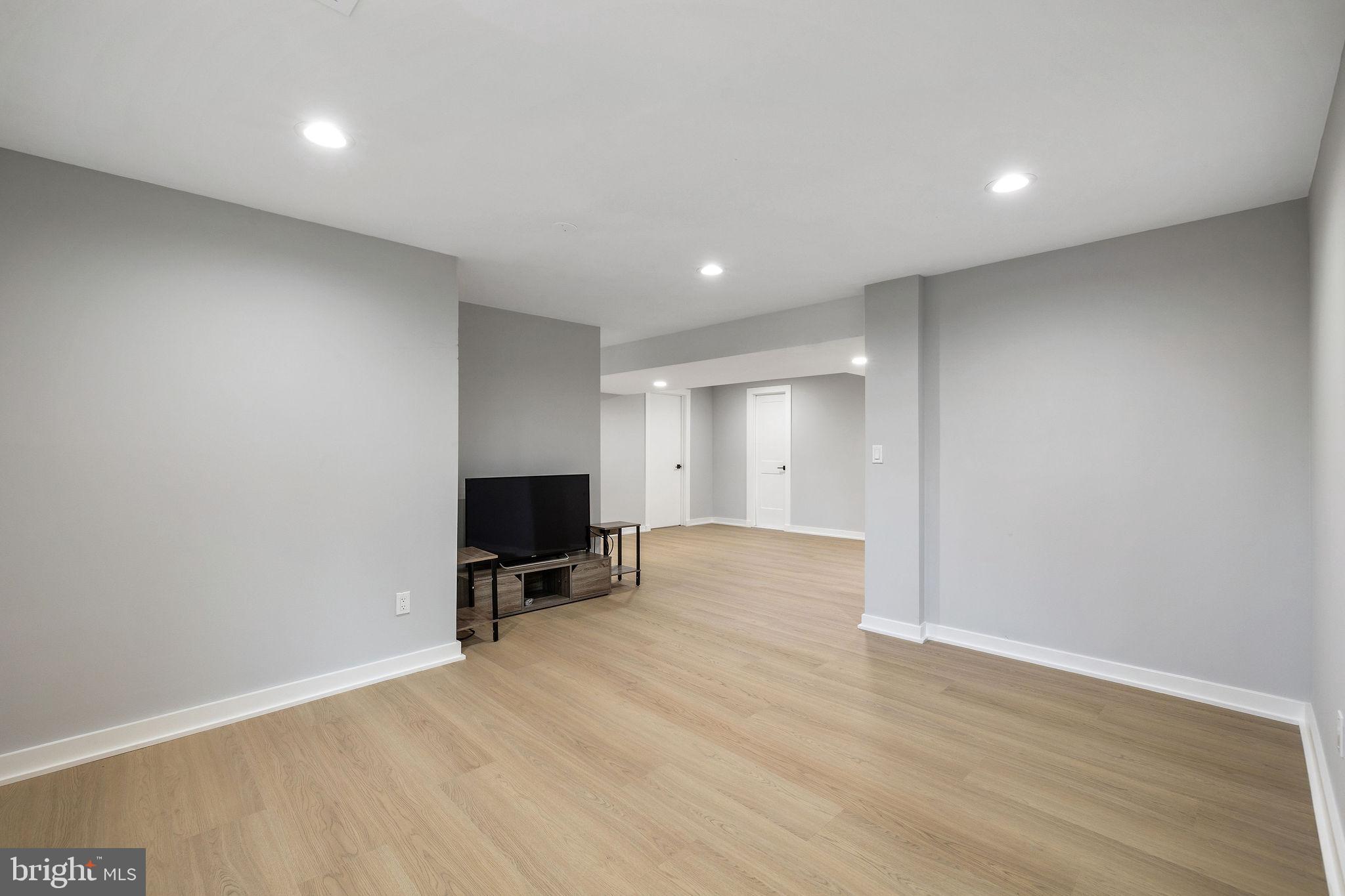 FOREST GLEN KNOLLS - Residential