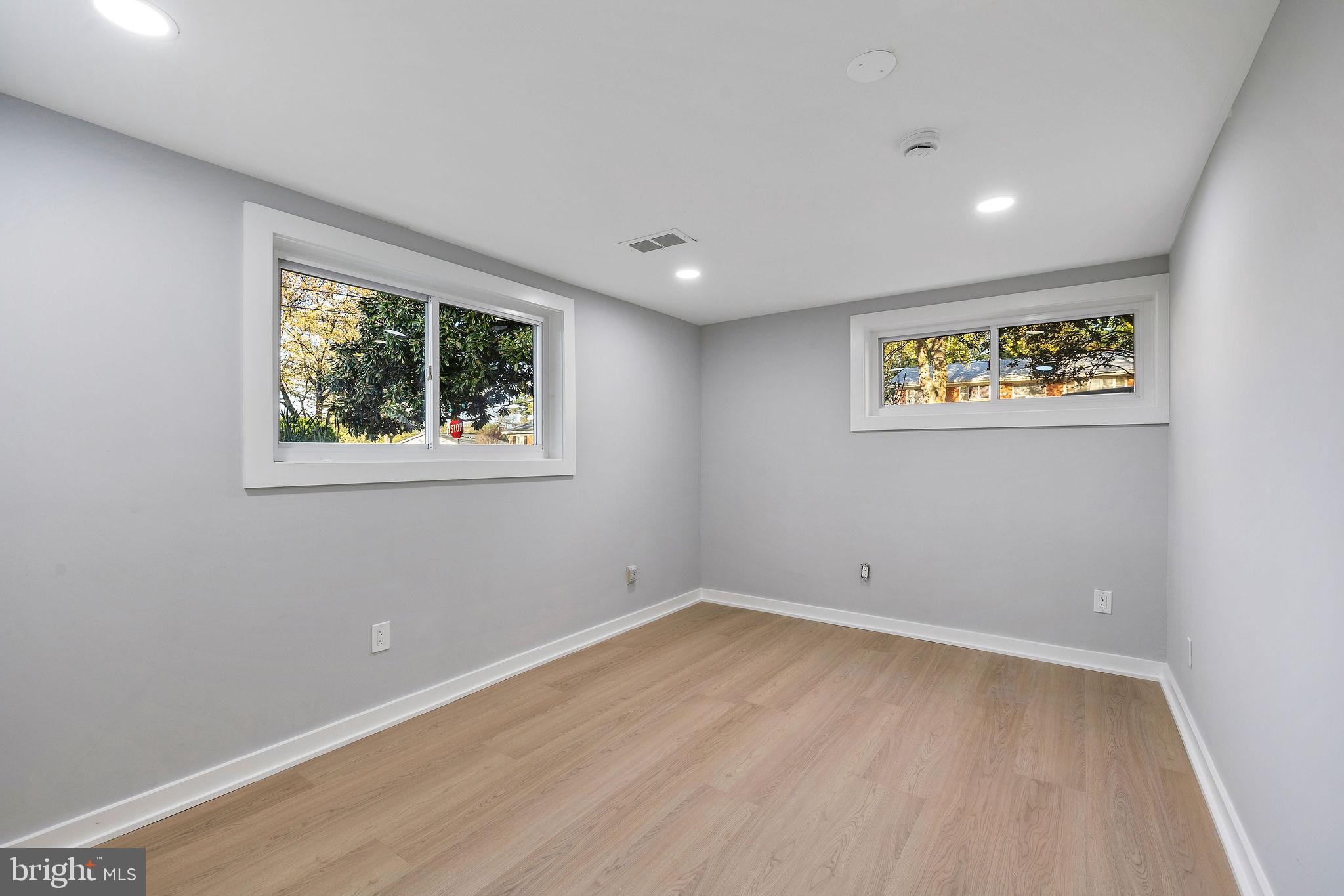 FOREST GLEN KNOLLS - Residential