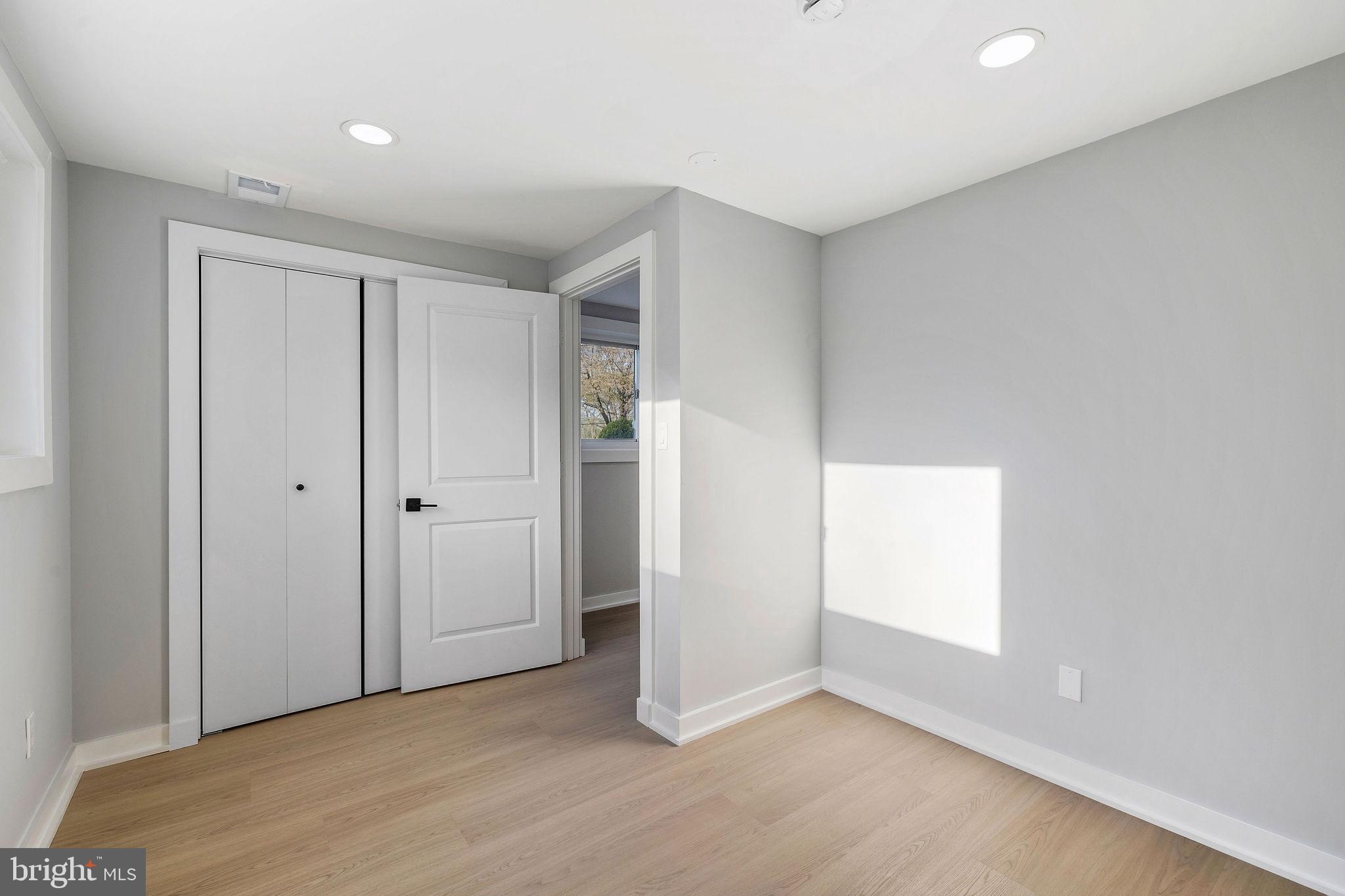 FOREST GLEN KNOLLS - Residential