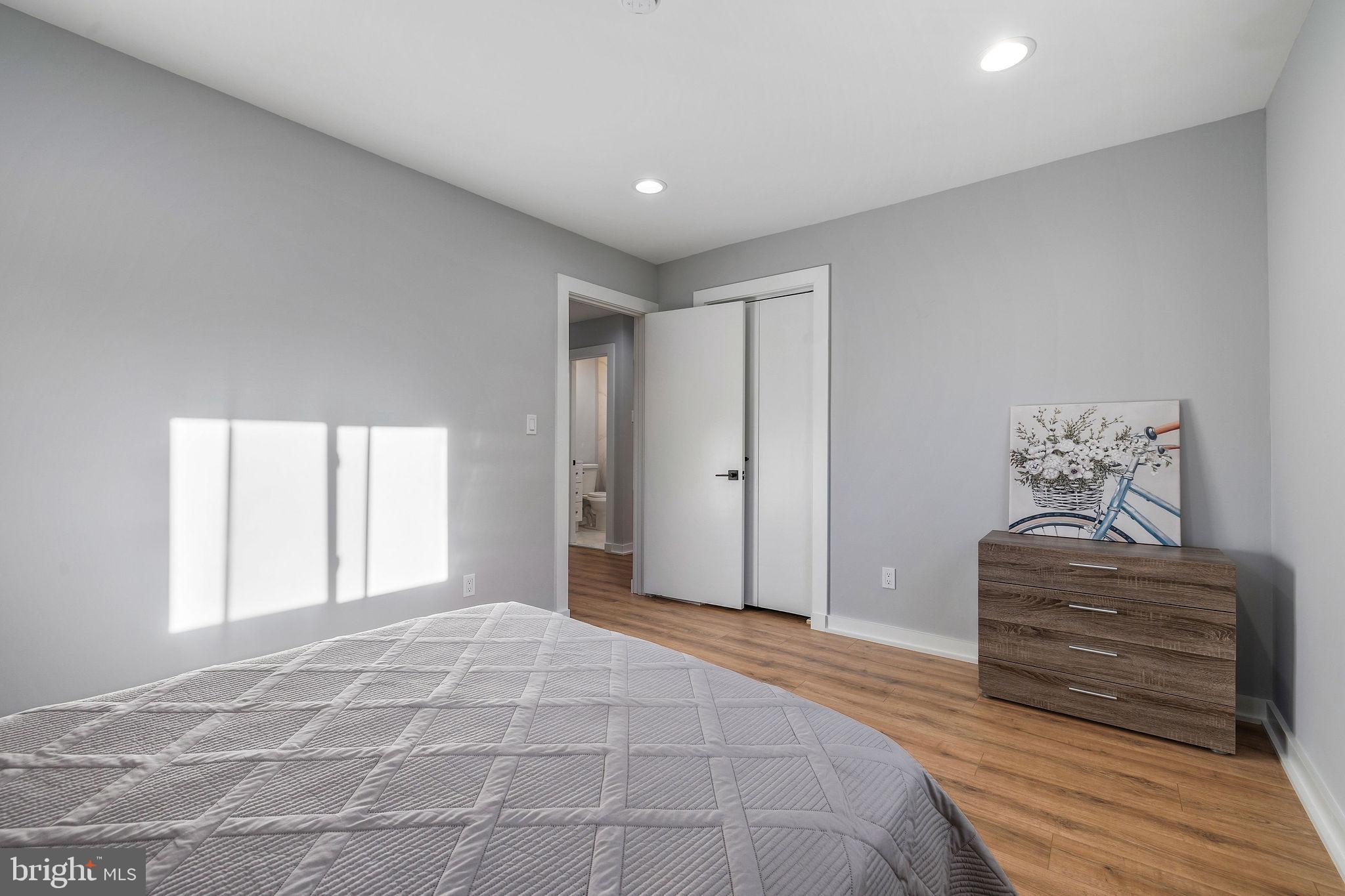 FOREST GLEN KNOLLS - Residential