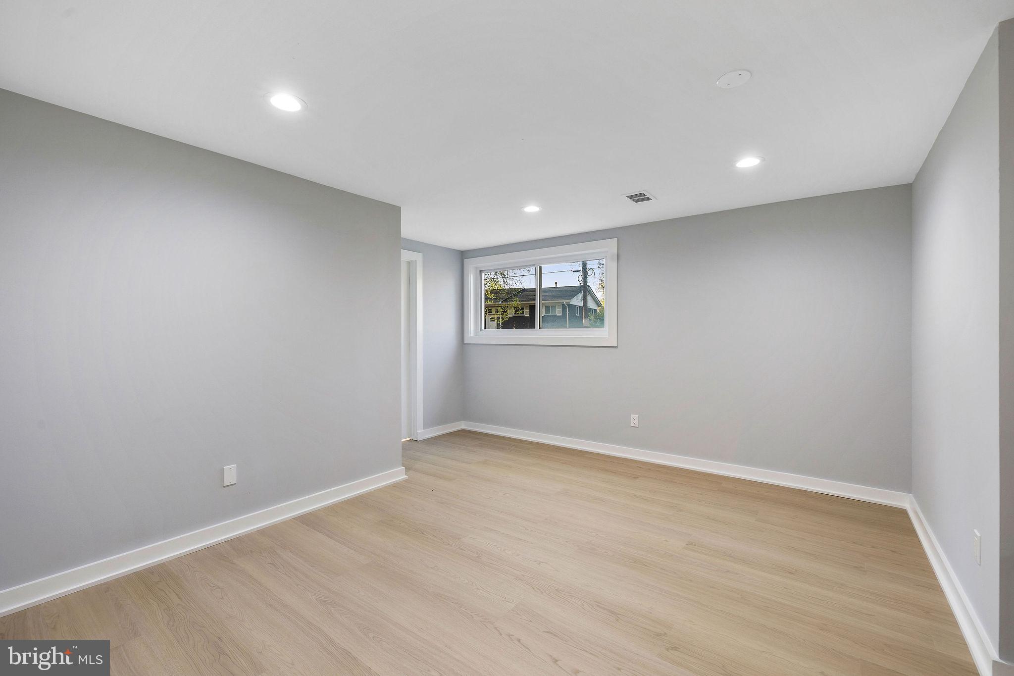 FOREST GLEN KNOLLS - Residential