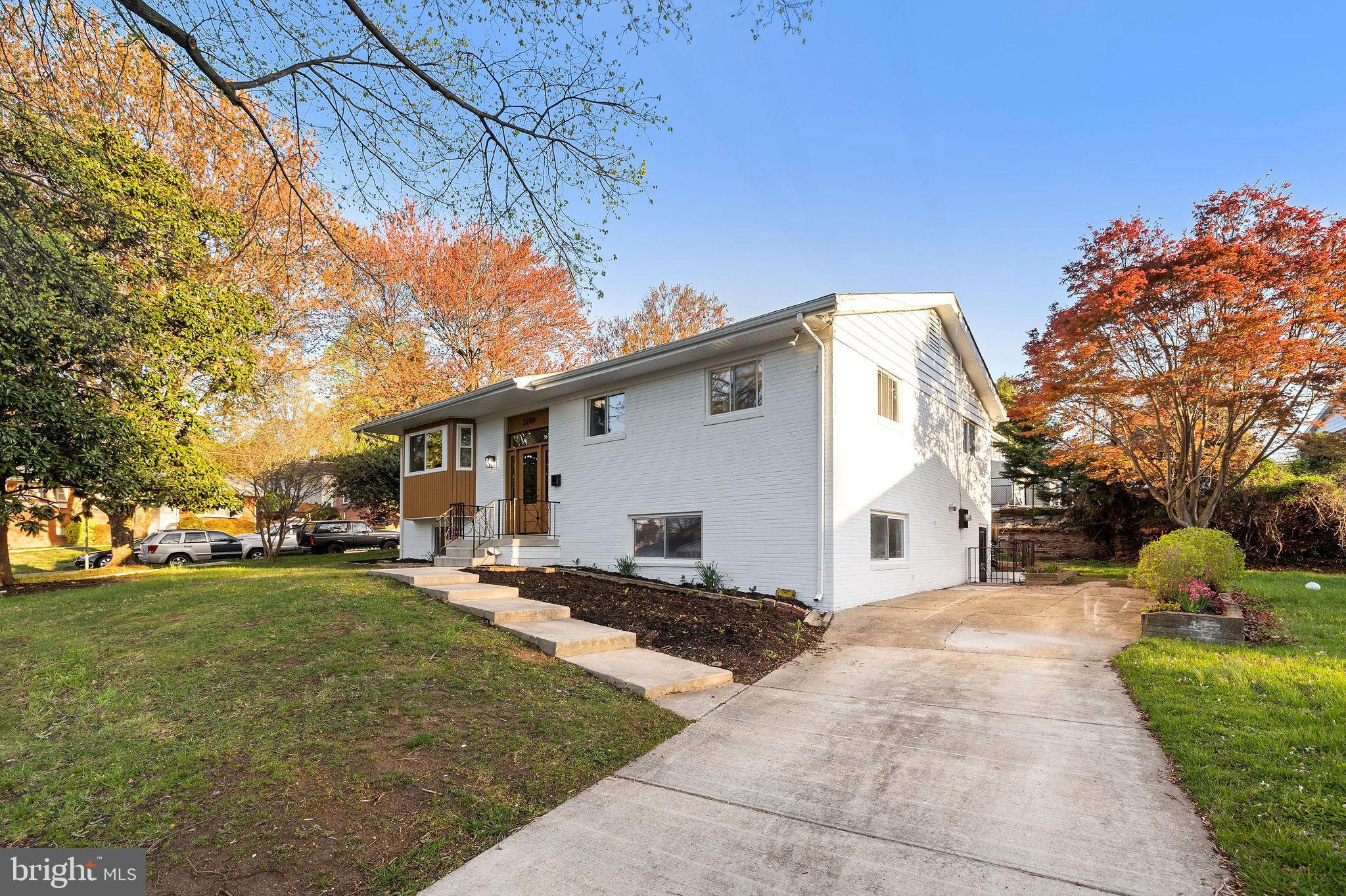 FOREST GLEN KNOLLS - Residential